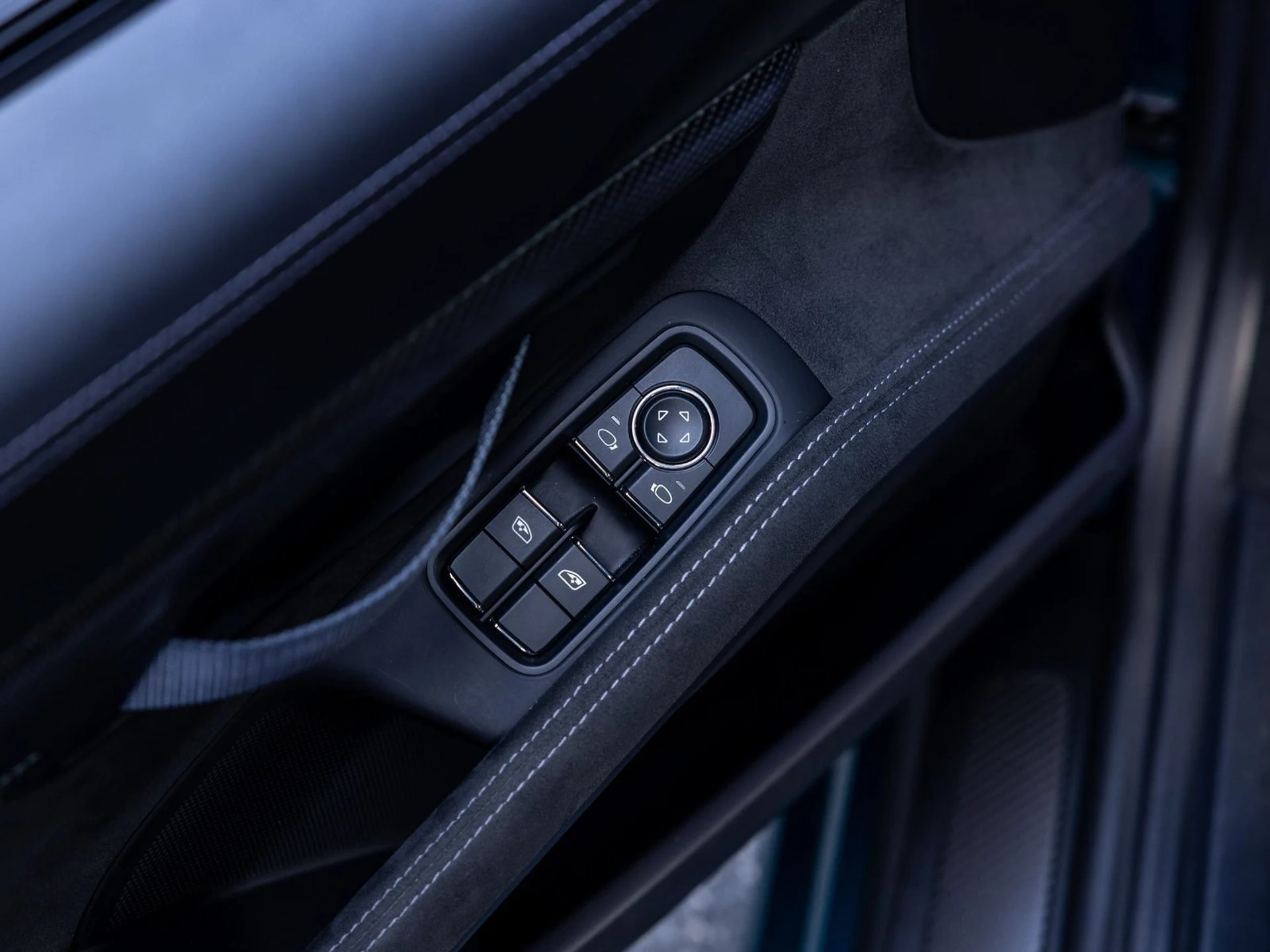 mph044_42467272_45_17044940b5