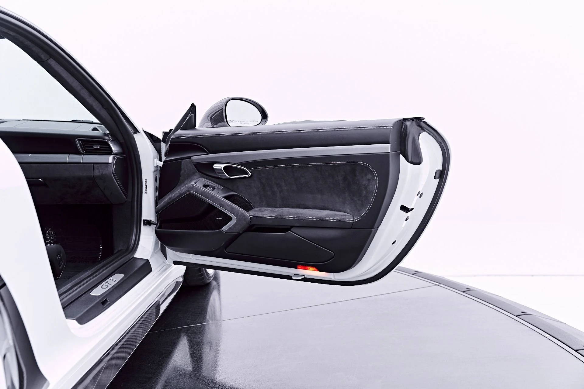 mph044_4256921394_Used_2018_Porsche_911_GT_3_1782763354_89a00cc134