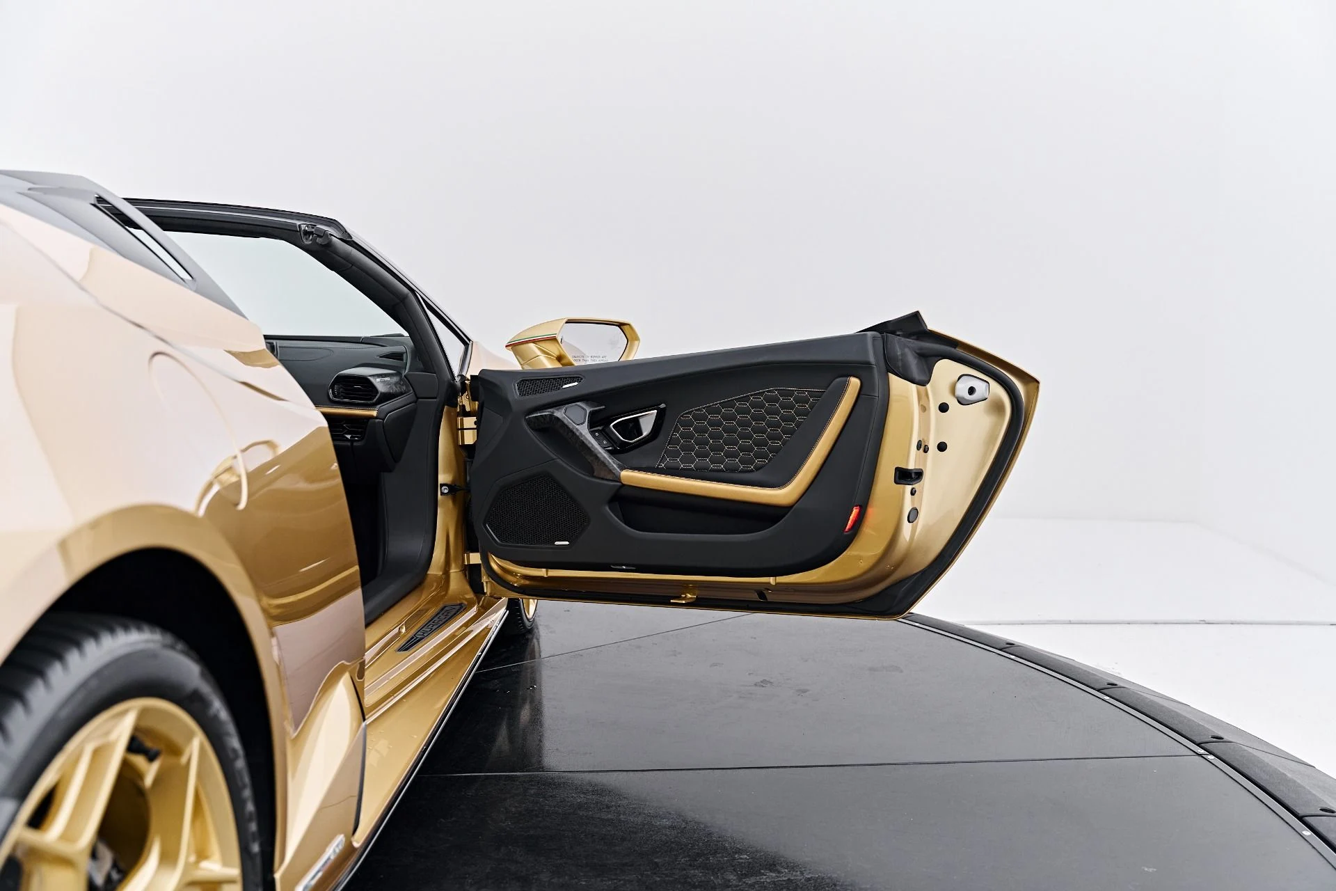mph044_4266969482_Used_2022_Lamborghini_Huracan_EVO_Base_1791315920_1f96c1e9a7