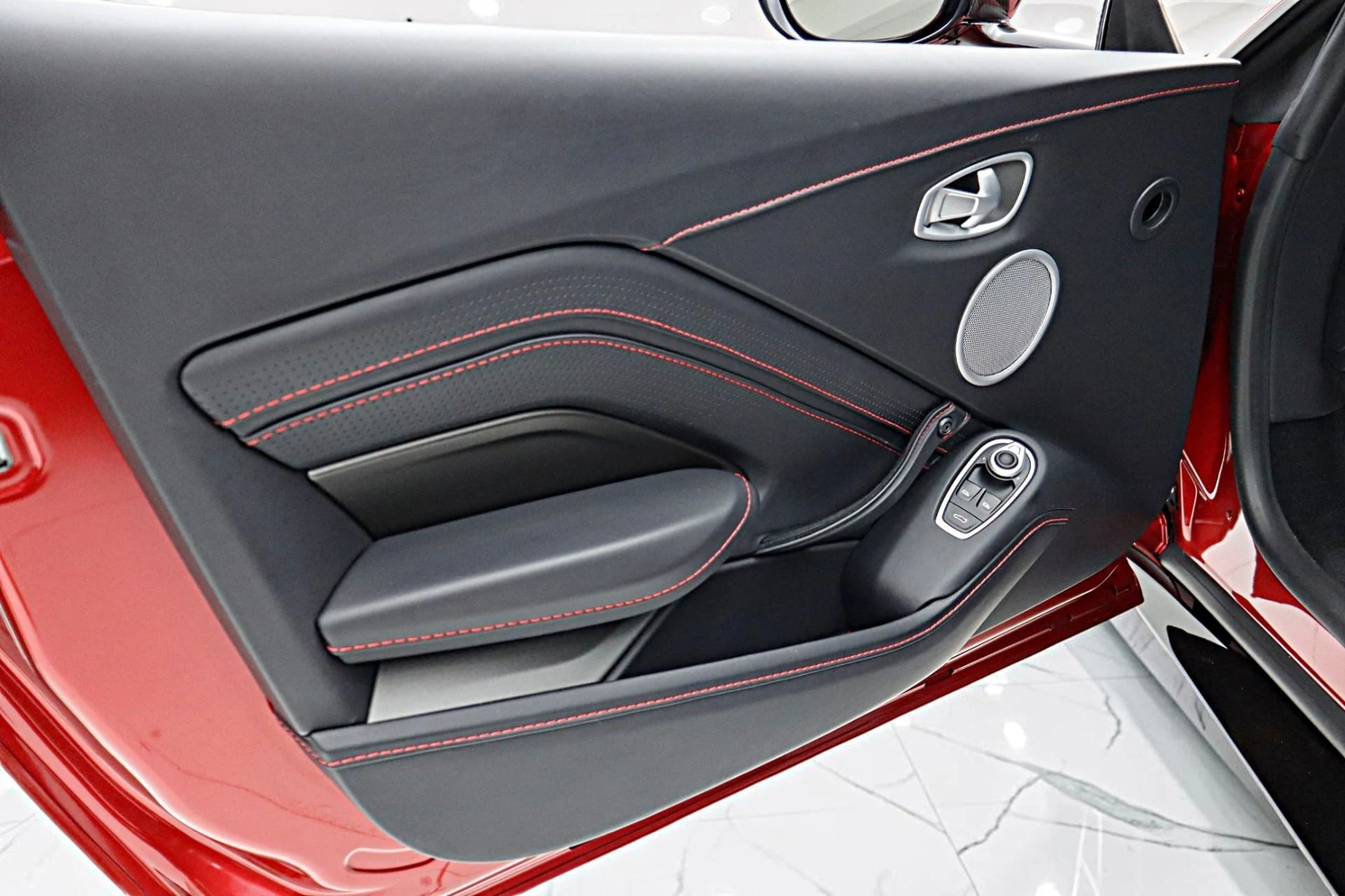 mph044_4268063927_Used_2023_Aston_Martin_Vantage_Coupe_b901b32097