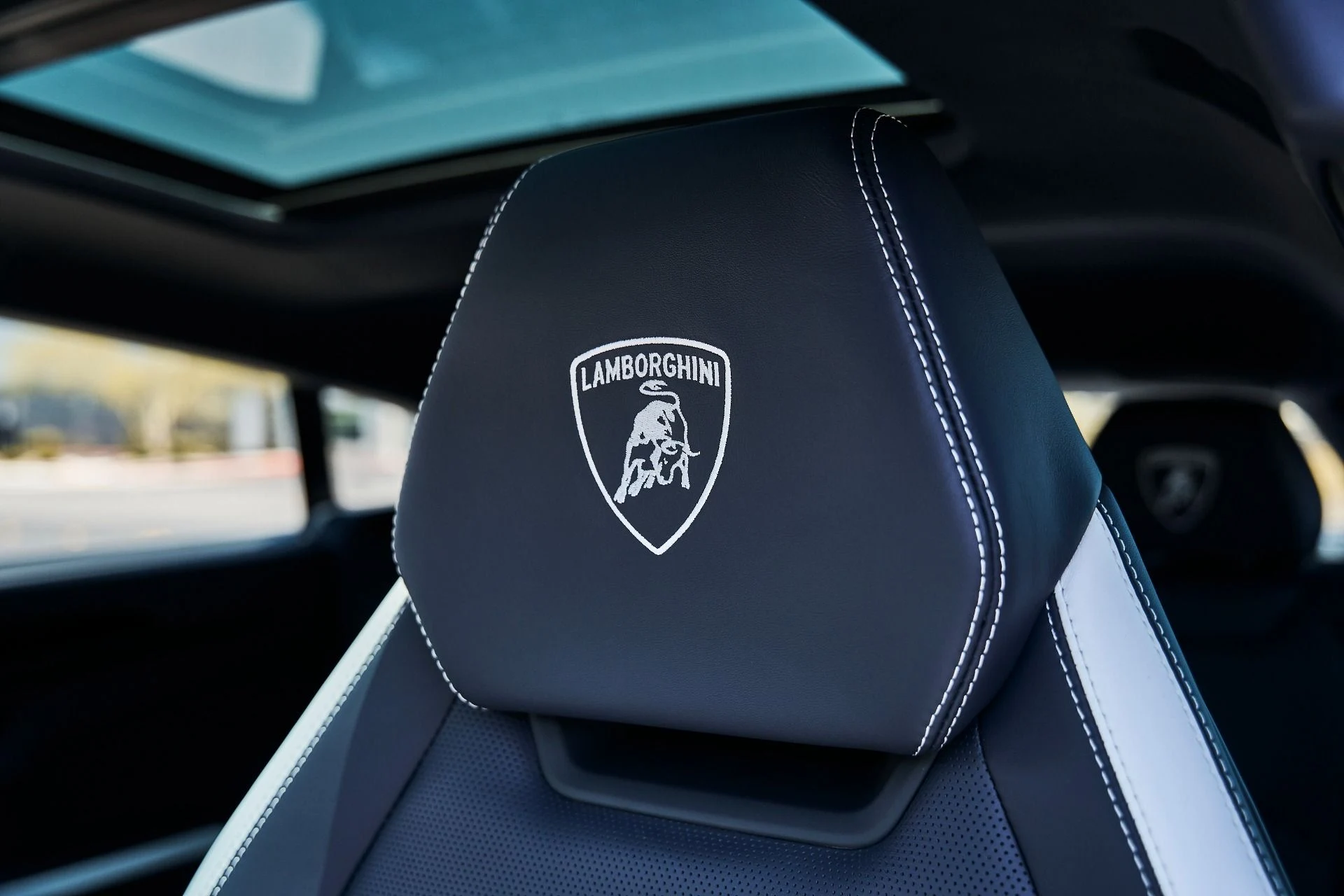 mph044_4281806755_Used_2025_Lamborghini_Urus_SE_1780417800_59760956da