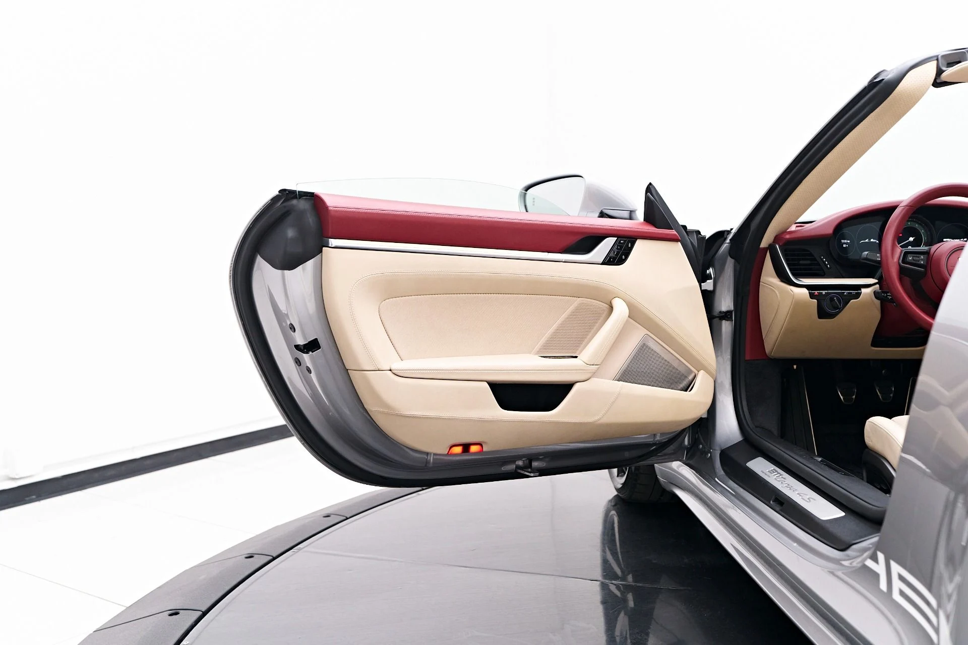 mph044_4283133964_Used_2021_Porsche_911_Targa_4_S_1757037663_d49f045c9a