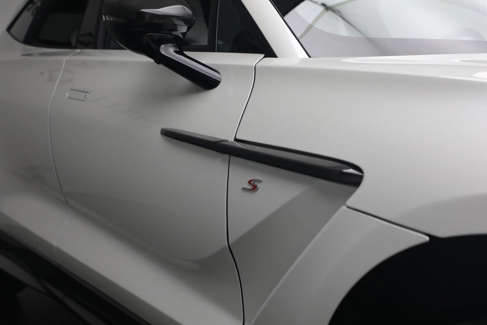 mph044_4288529925_New_2026_Aston_Martin_DBX_S_1779888036_bd27296075