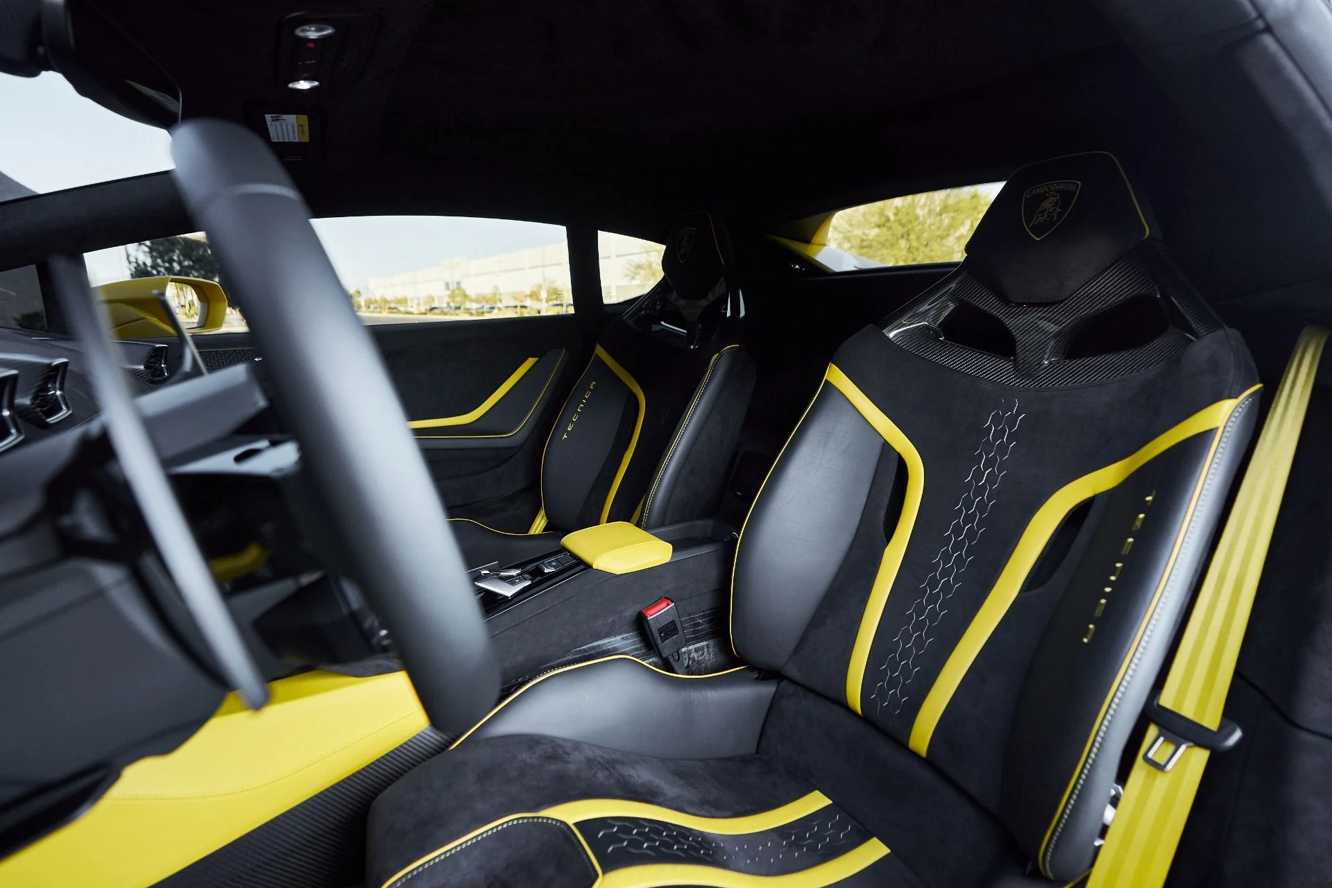 mph044_434765146_Used_2023_Lamborghini_Huracan_Tecnica_Base_1765333543_8f560ba3cd