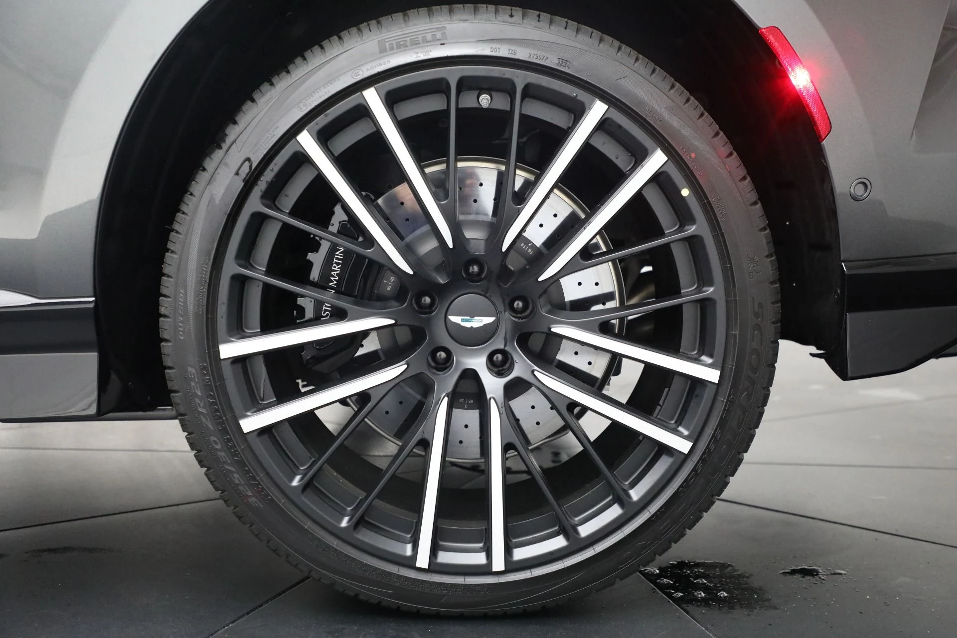 mph044_45152138_New_2025_Aston_Martin_DBX_707_2410d02dde