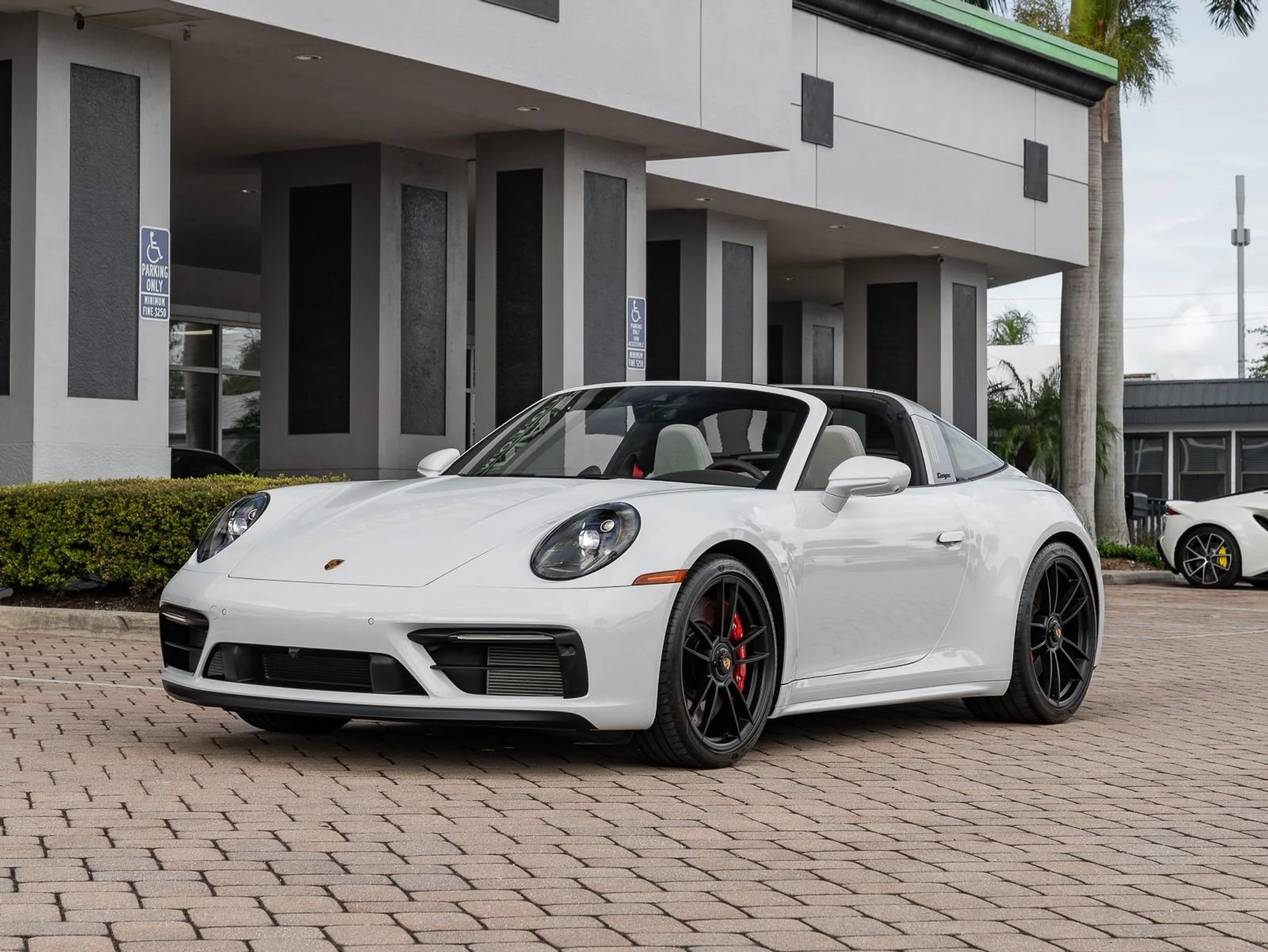 mph044_462889420_Used_2023_Porsche_911_4_GTS_1764191359_66b4ba8214