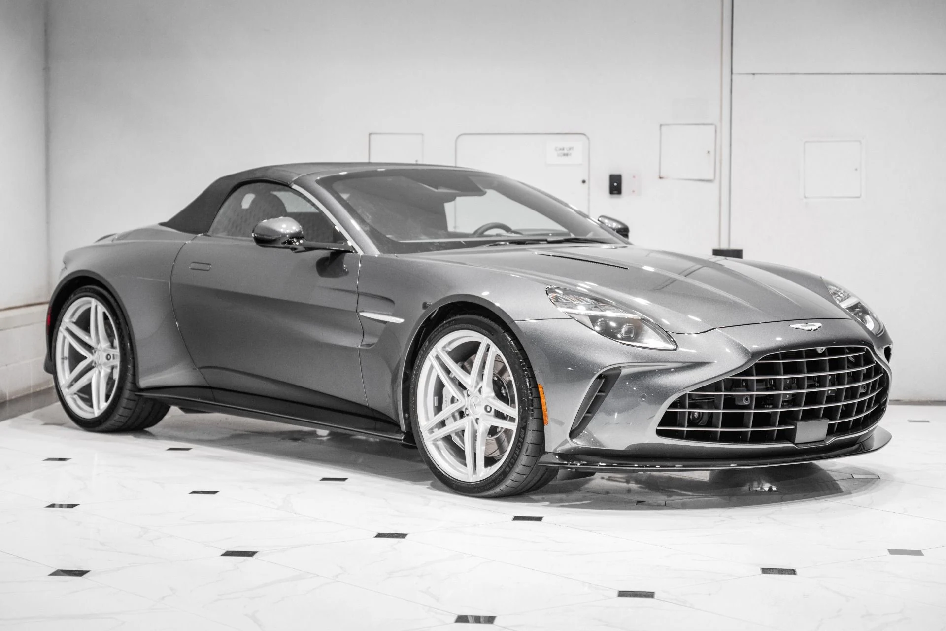 mph044_467235572_New_2026_Aston_Martin_Vantage_Roadster_1785470617_cc340b255a