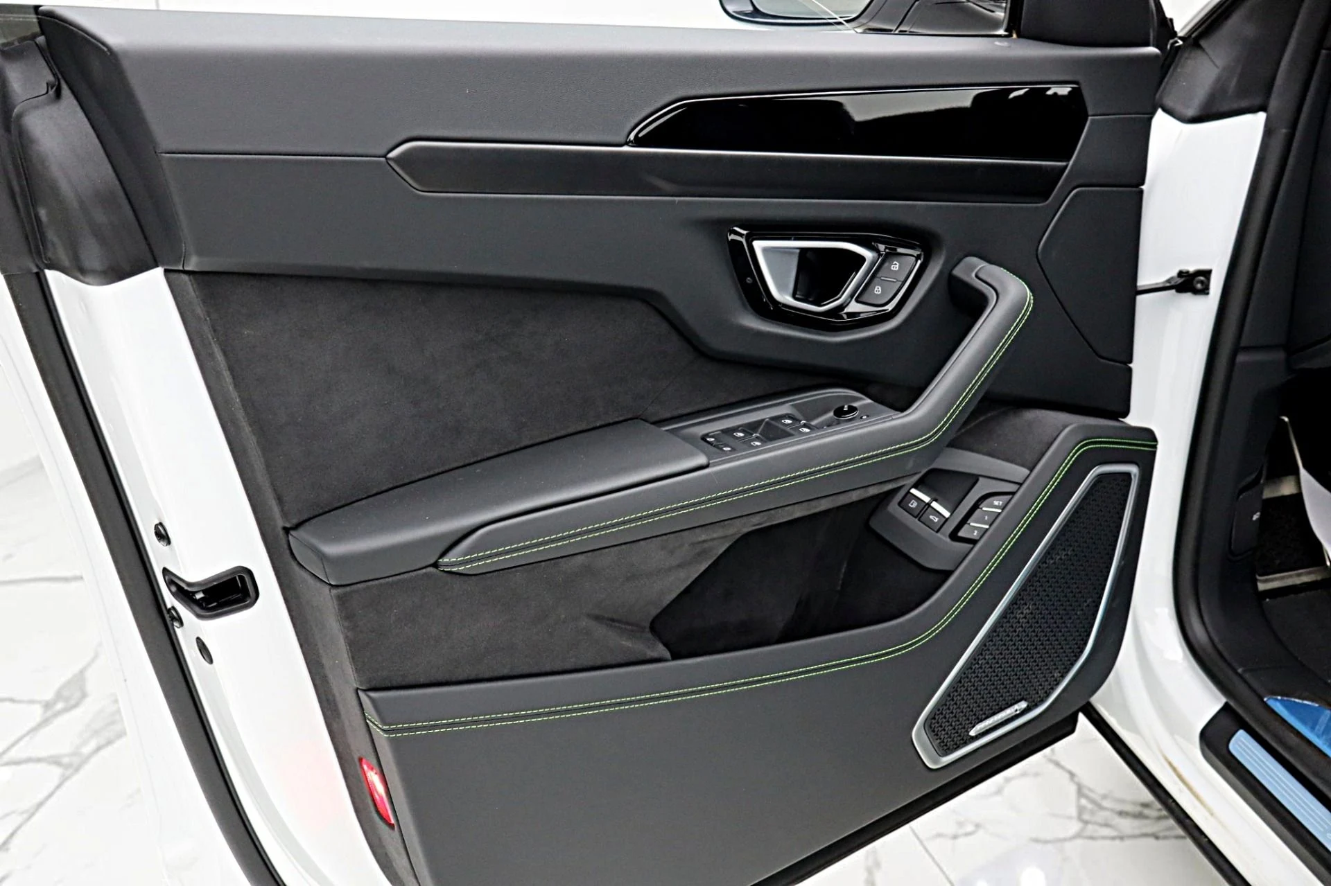 mph044_475822874_New_2026_Lamborghini_Urus_SE_342bafd7b7