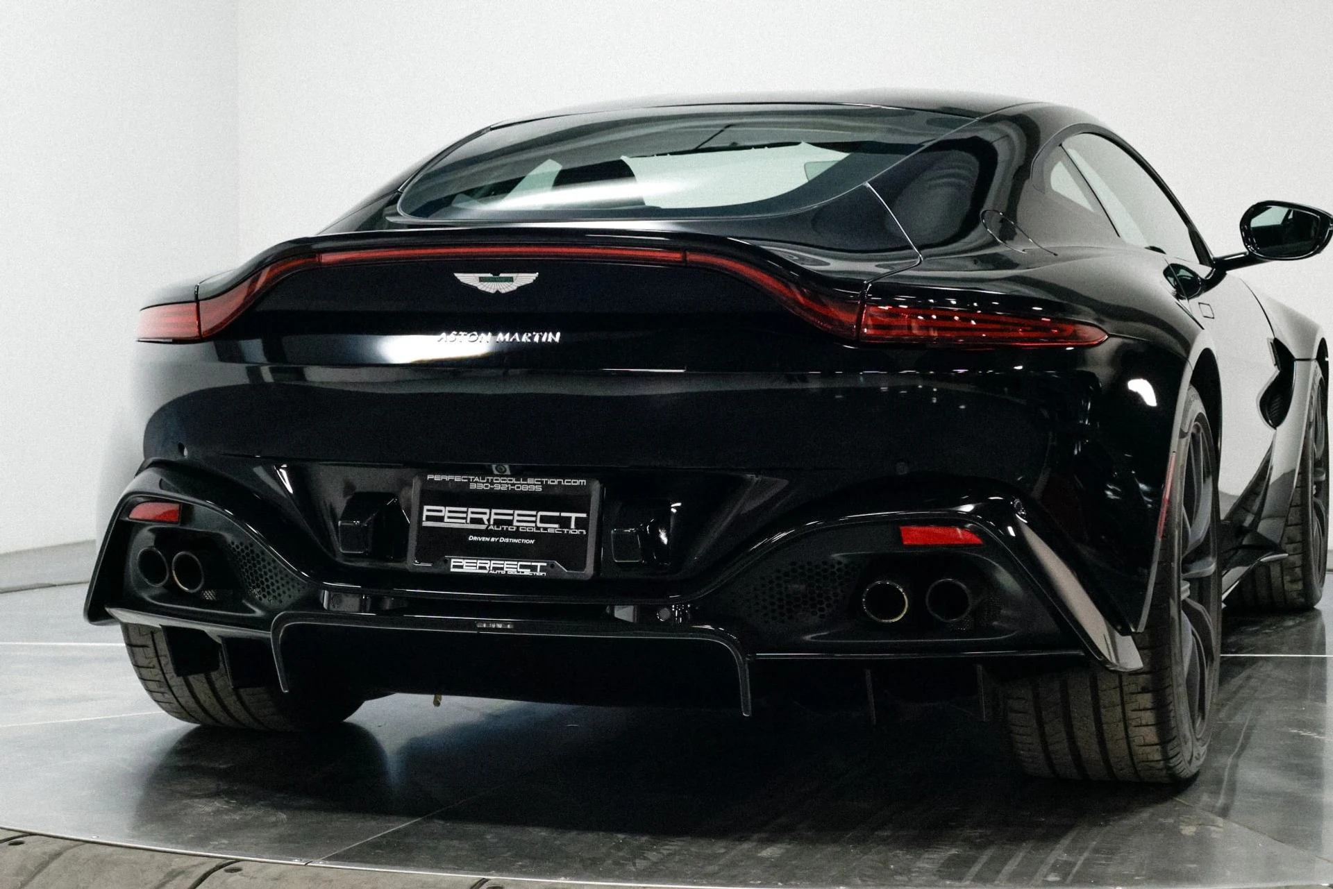 mph044_506179378_Used_2019_Aston_Martin_Vantage_1760536452_89d0d94fc3