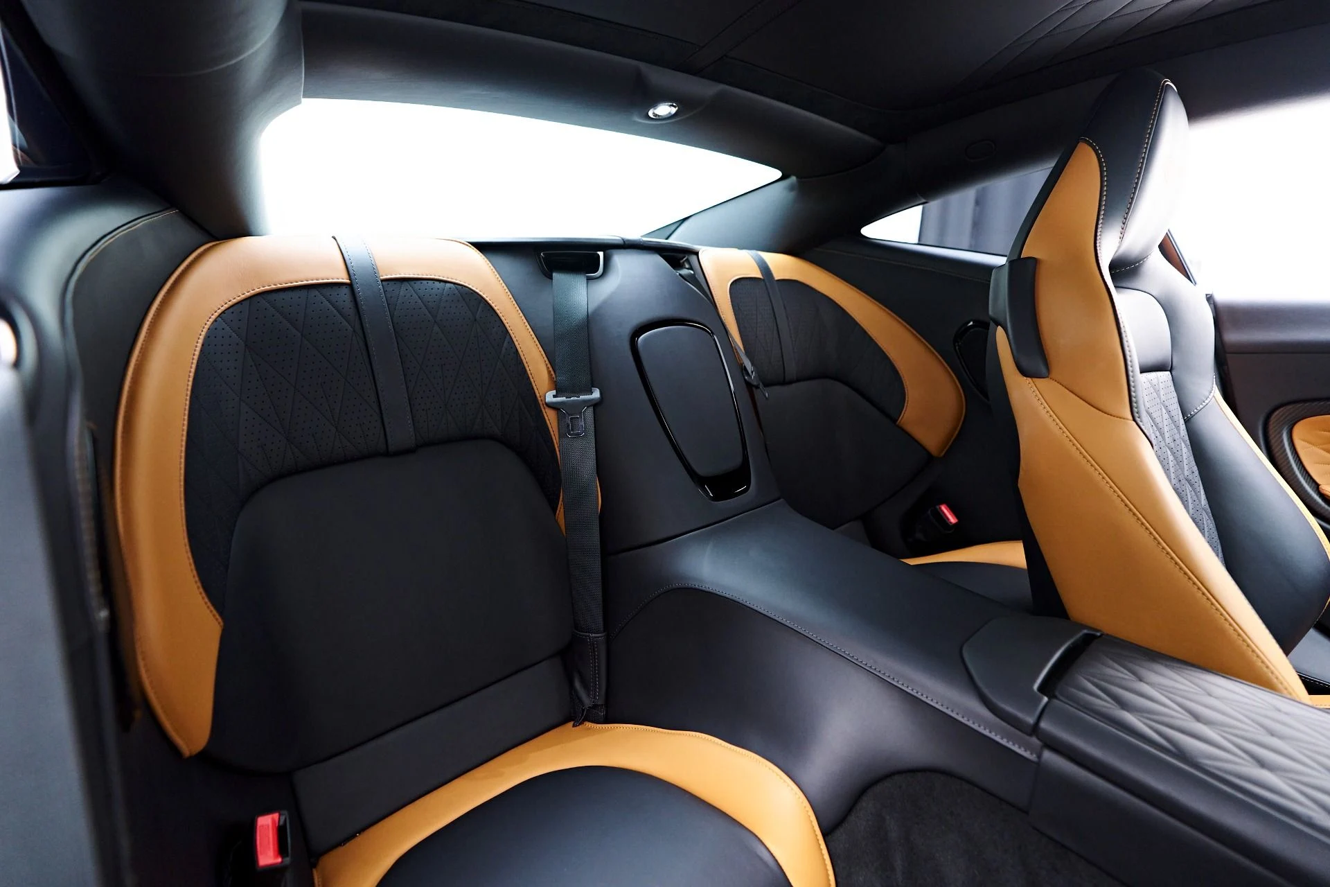 mph044_511764919_Used_2024_Aston_Martin_DB_12_1752612779_30d236b45d