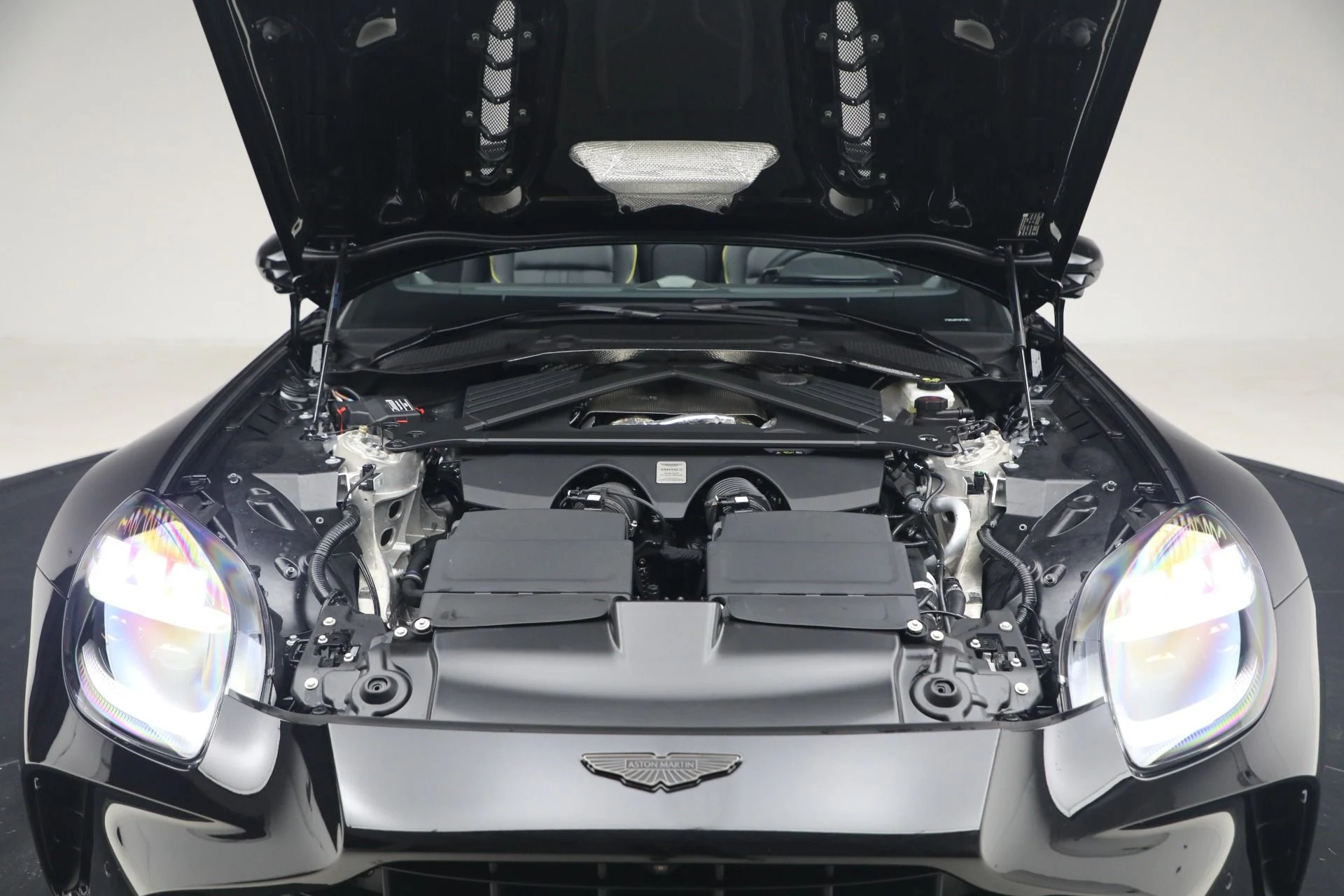 mph044_525254344_New_2026_Aston_Martin_Vantage_Roadster_1770848257_efa37932f3