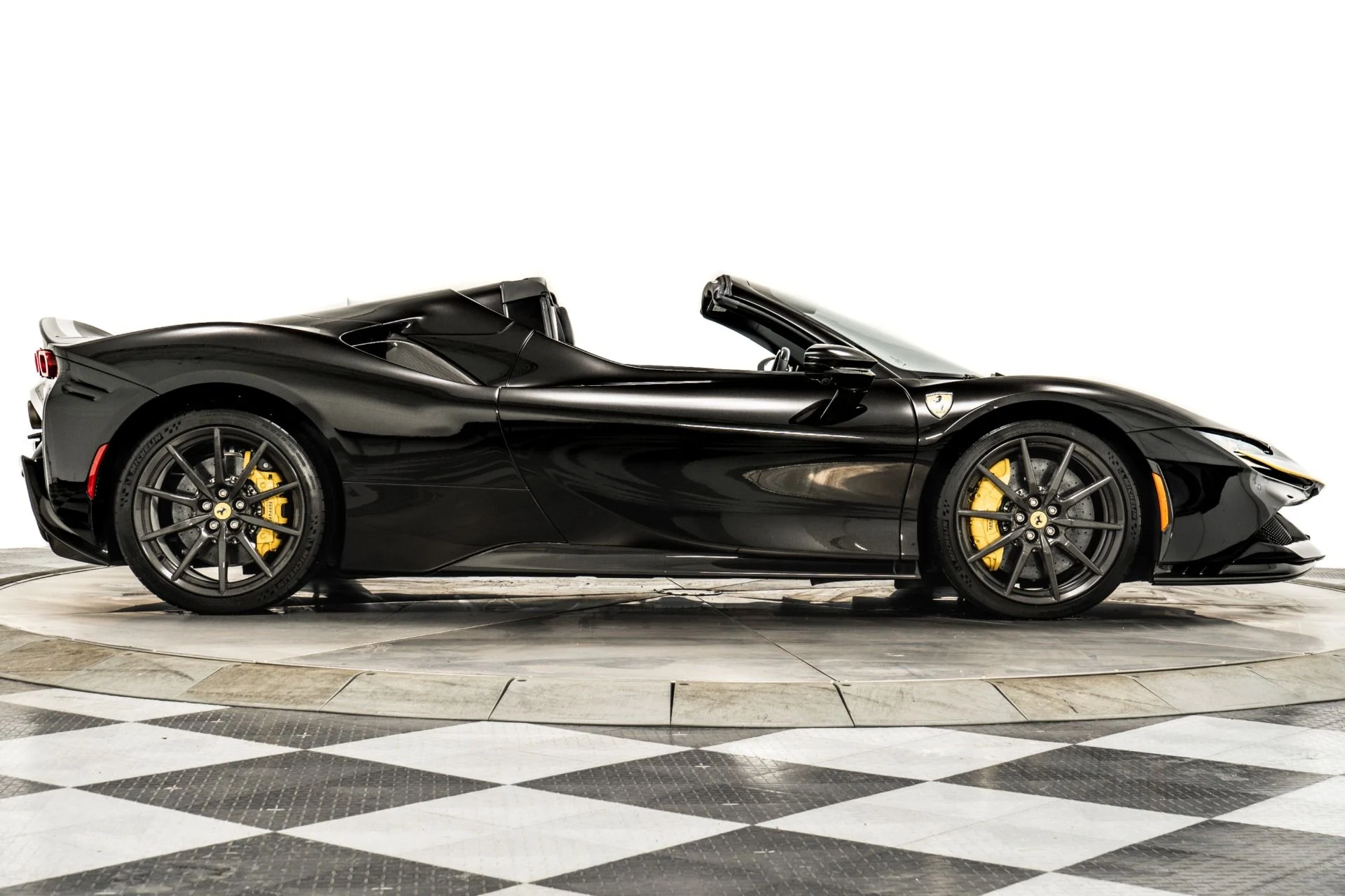 mph044_554250477_Used_2024_Ferrari_SF_90_Spider_Assetto_Fiorano_1756152921_c40c317925
