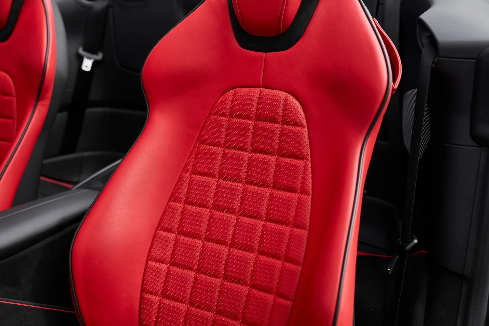 mph044_563548035_Used_2024_Ferrari_Roma_Base_1763170100_3926893660