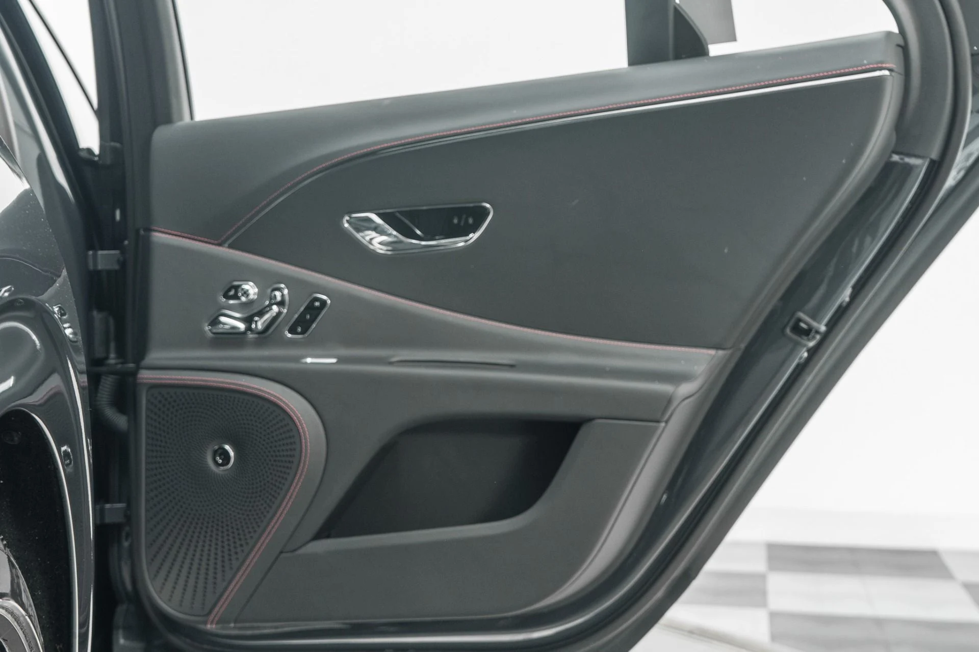 mph044_568609467_Used_2024_Bentley_Flying_Spur_Edition_8_243_K_MSRP_Rotating_Display_Panoramic_Roof_1782501825_bb5afb7ba8