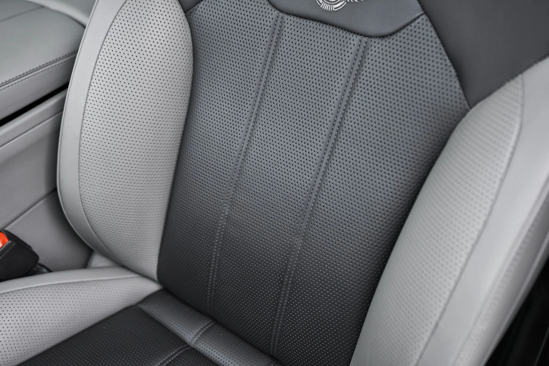 mph044_58326881_Used_2023_Bentley_Bentayga_EWB_Azure_1763502539_6a1d77de31