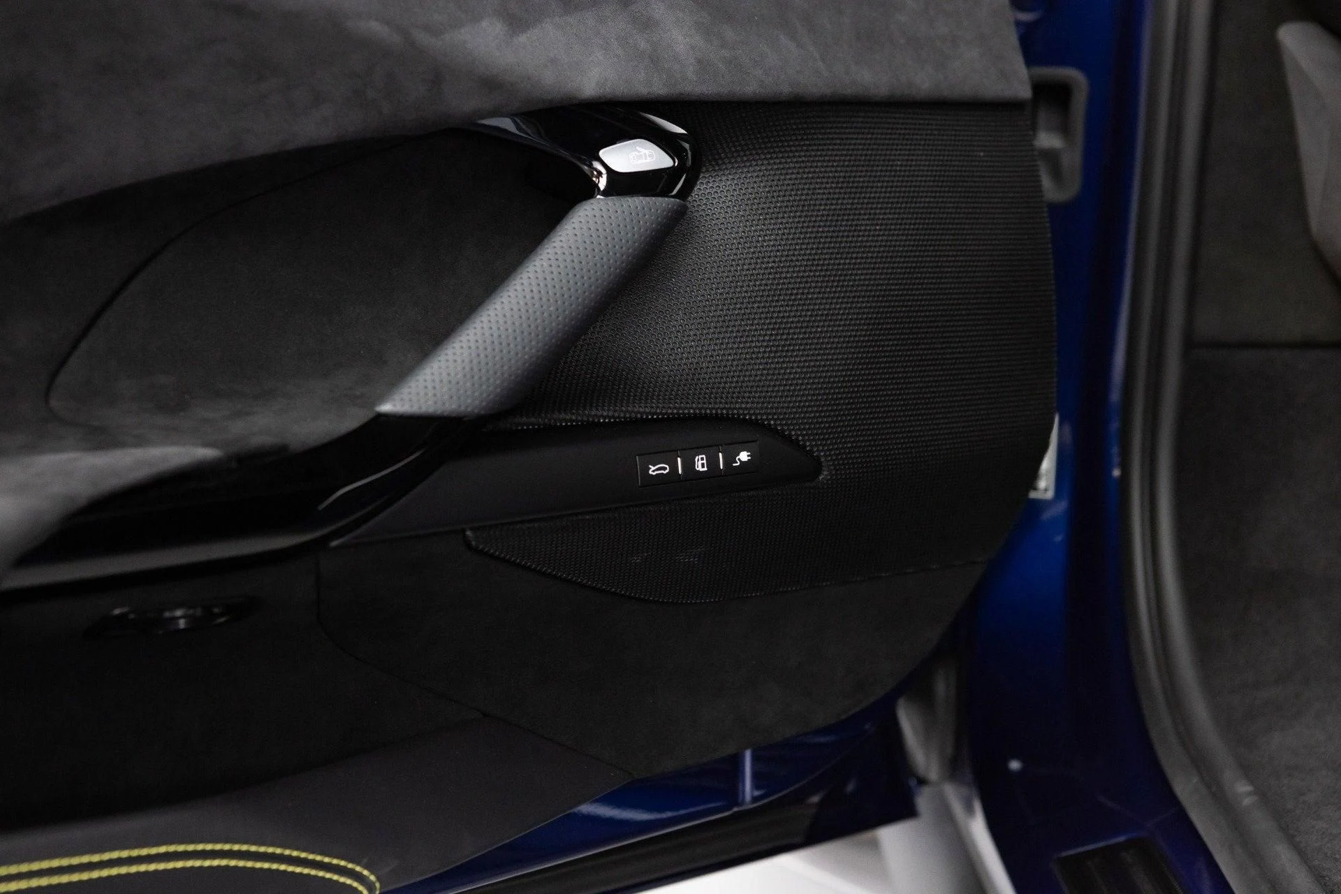 mph044_591751855_Used_2025_Ferrari_296_GTB_1777349744_6706892639