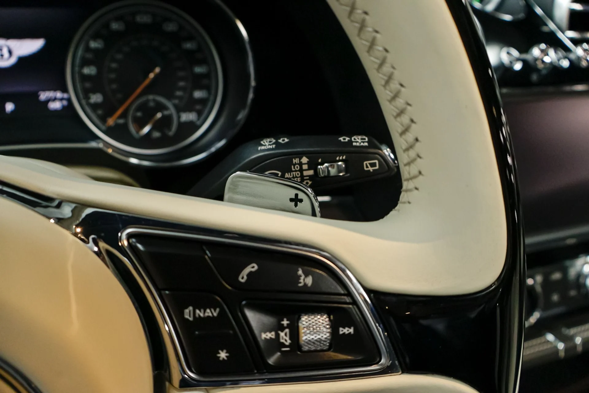 mph044_596922453_Used_2020_Bentley_Bentayga_V8_1760480790_8cbf1d0257
