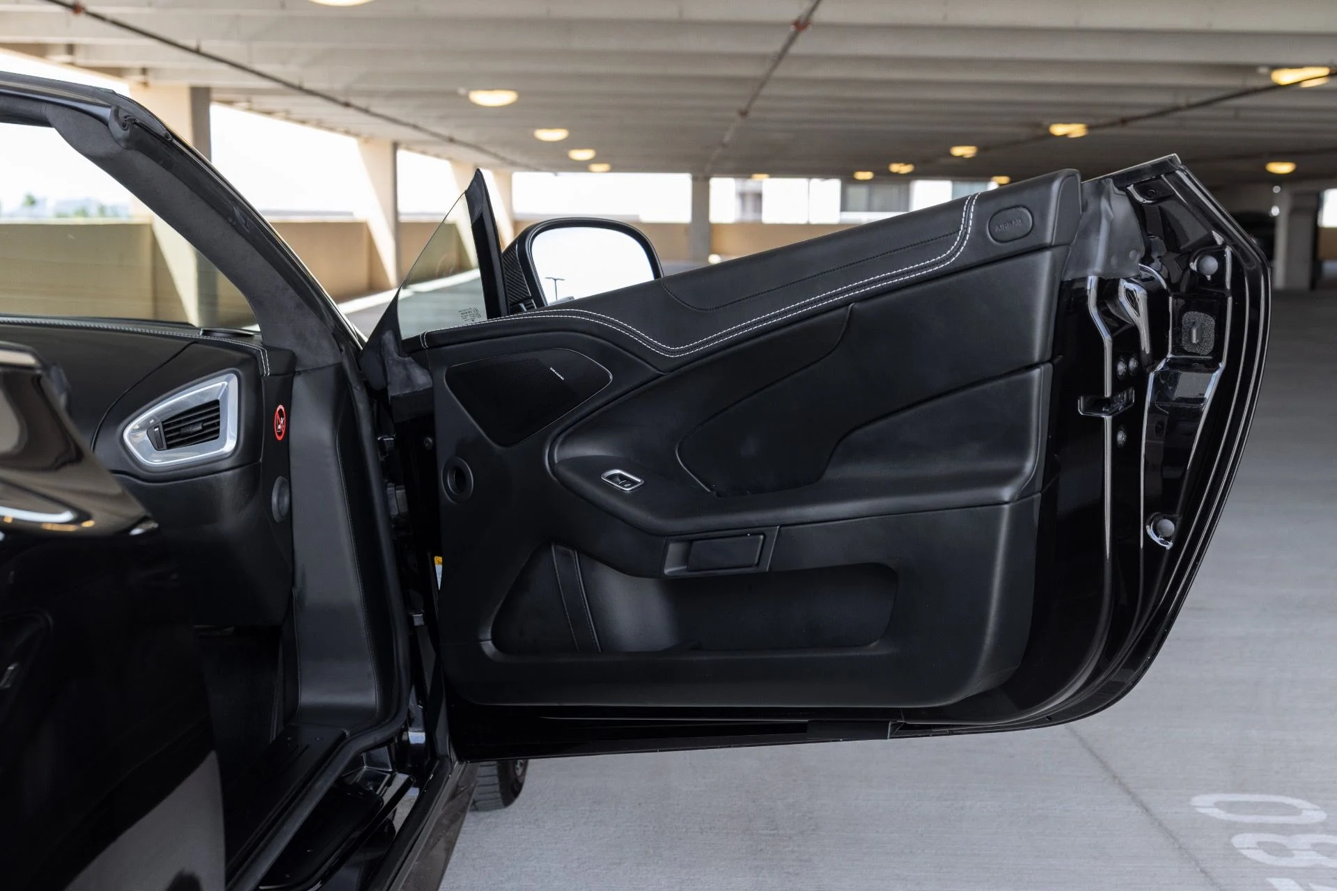 mph044_597113371_Used_2015_Aston_Martin_Vanquish_Volante_1776978035_a5b39e6491