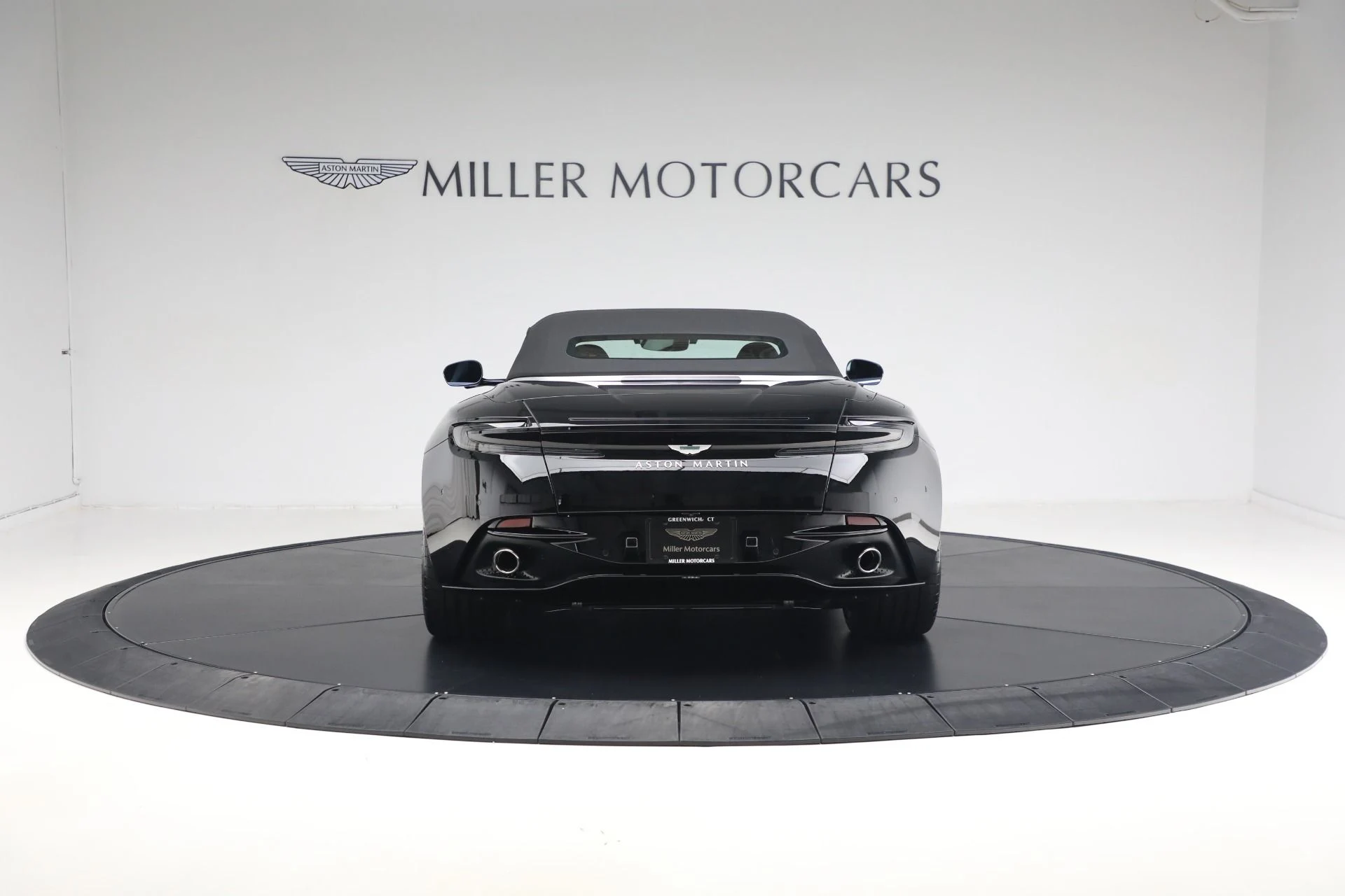 mph044_611694403_New_2025_Aston_Martin_DB_12_Volante_40d820ae49
