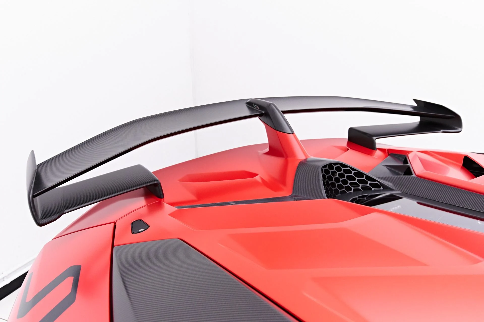 mph044_623864070_Used_2019_Lamborghini_Aventador_SVJ_Base_1660667112_fdb6596739