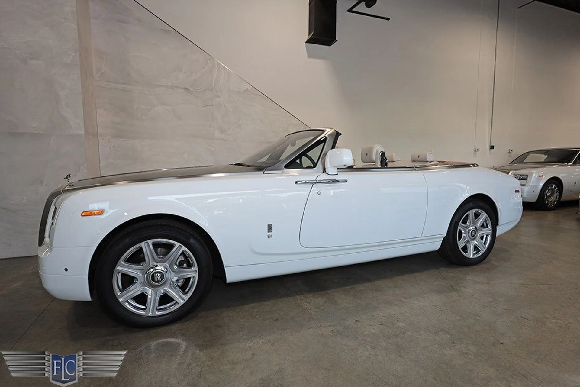 mph044_629167341_used_2014_rolls_royce_phantom_drophead_coupe_9689_22941725_45_1024_fd0736e7ca