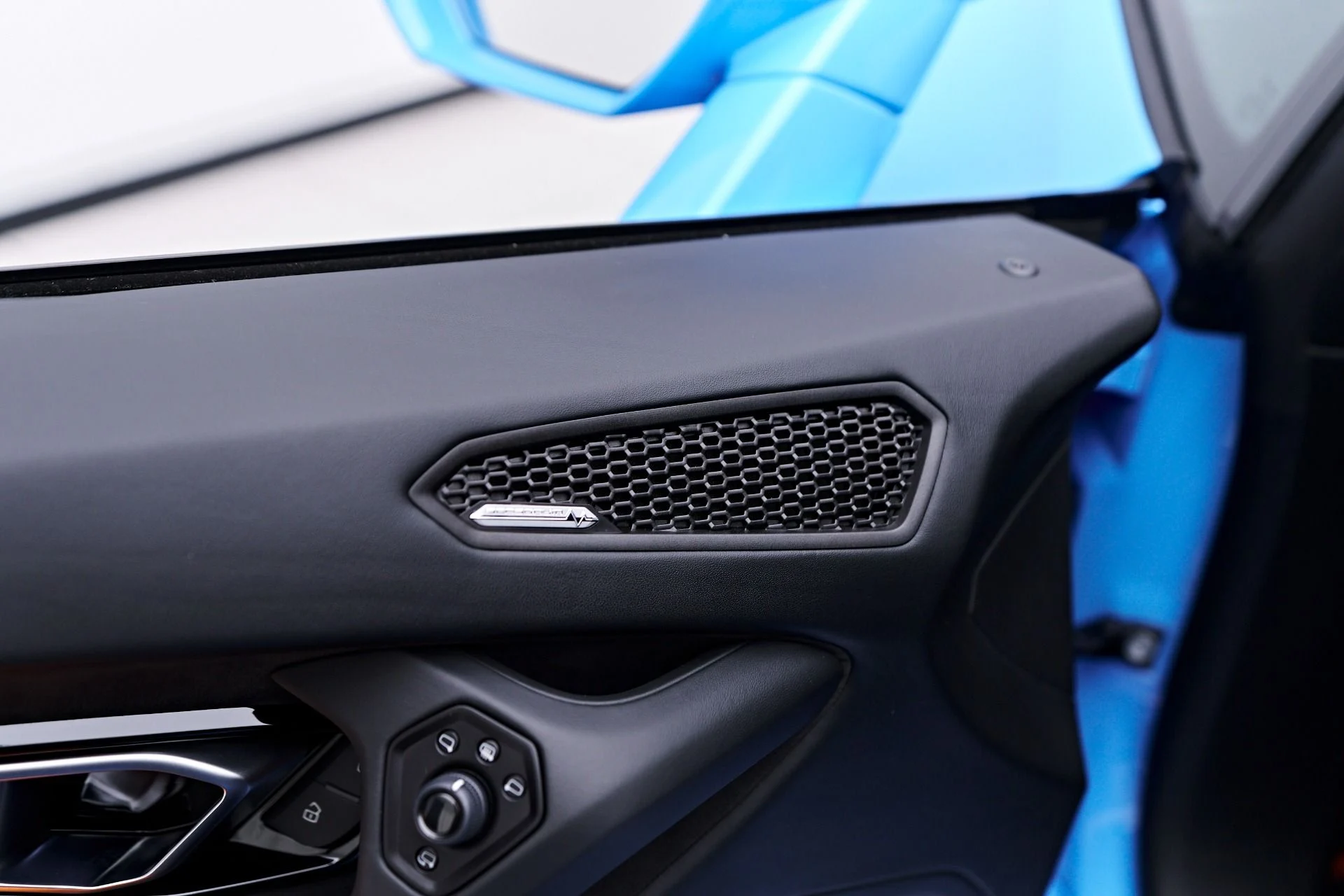 mph044_630784991_Used_2022_Lamborghini_Huracan_EVO_Base_1755812444_8c372736fc
