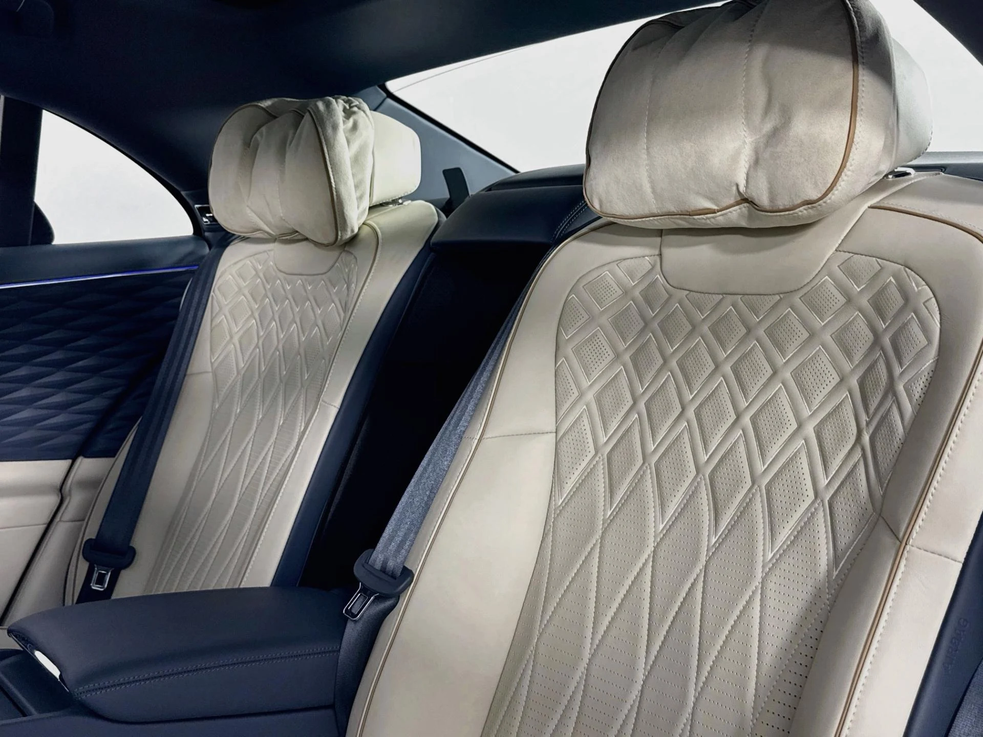 mph044_639418087_Used_2022_Bentley_Flying_Spur_V8_1787092914_18d214a197