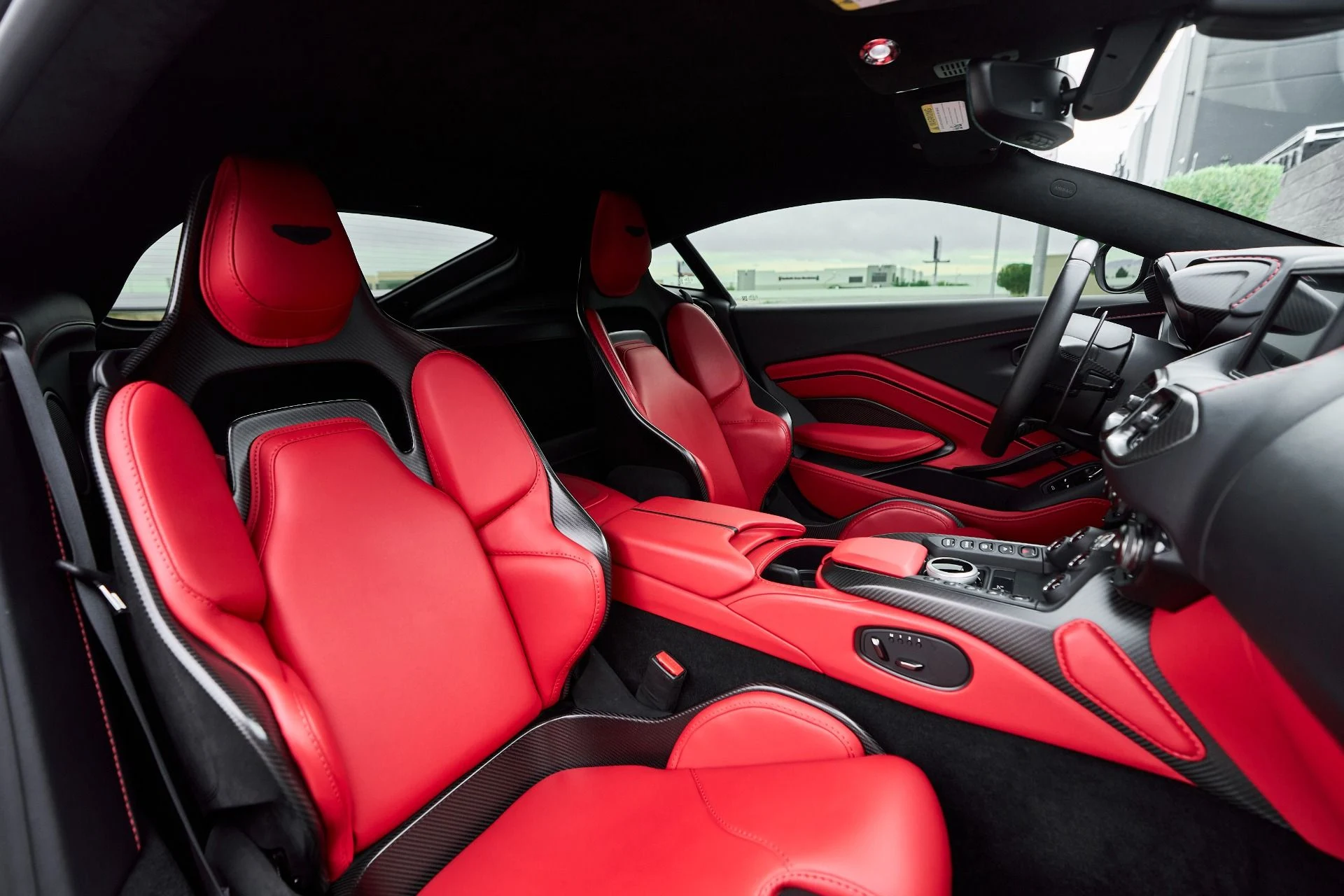 mph044_67235354_Used_2023_Aston_Martin_Vantage_Base_1764729808_49f07fed99