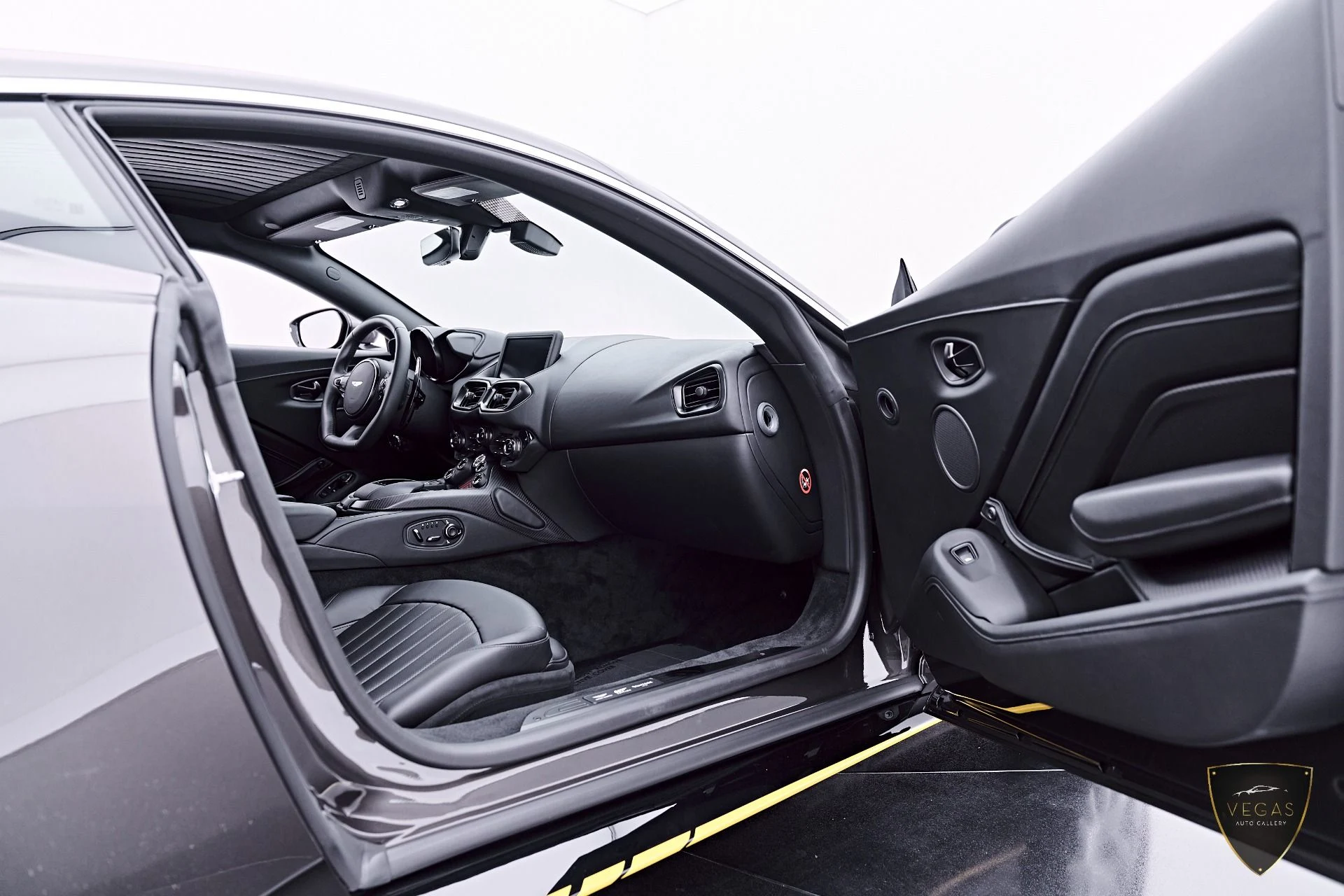 mph044_677672794_Used_2021_Aston_Martin_Vantage_Base_1785210169_eea875ce88
