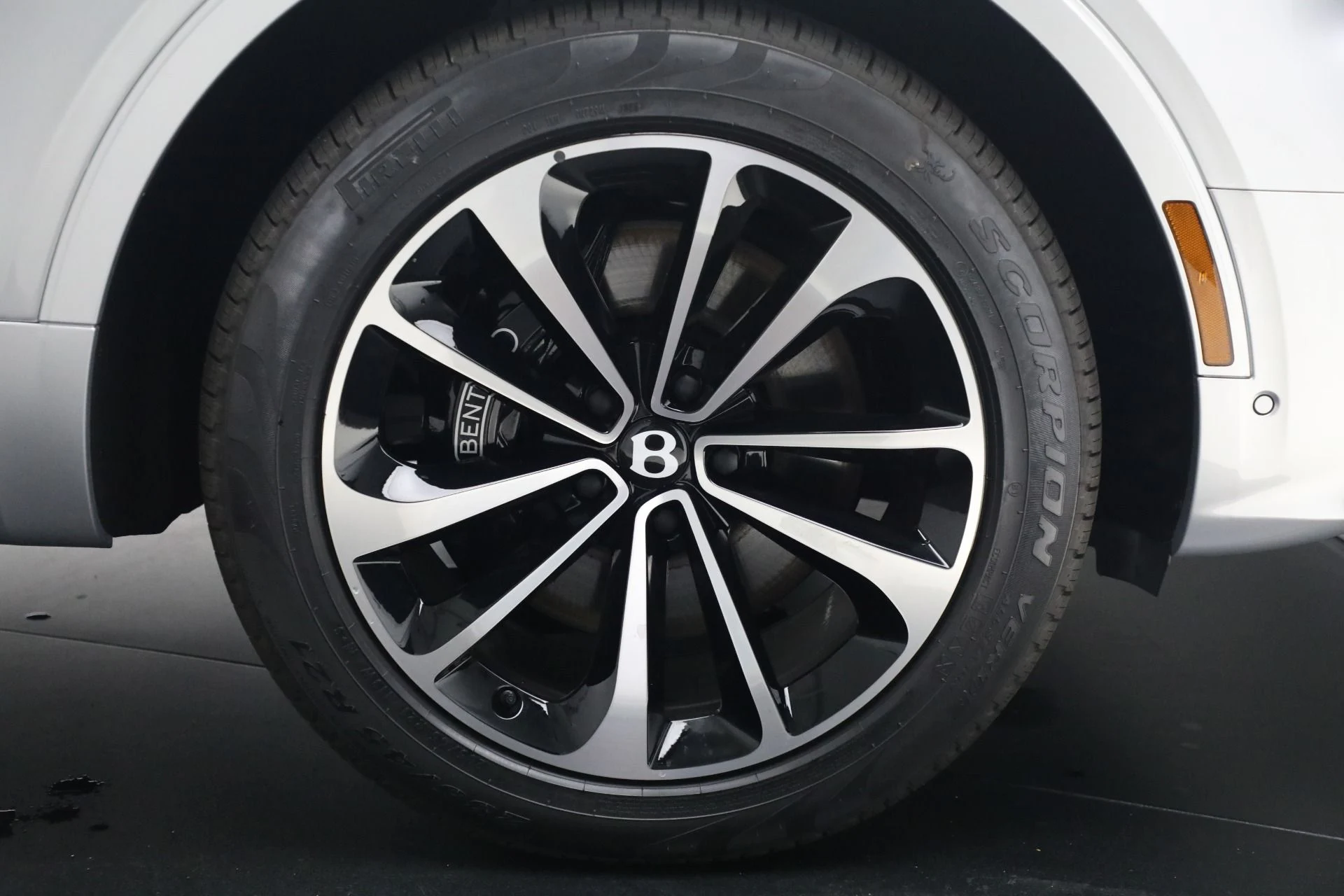 mph044_695919928_New_2025_Bentley_Bentayga_EWB_V8_0dbdaf03cb