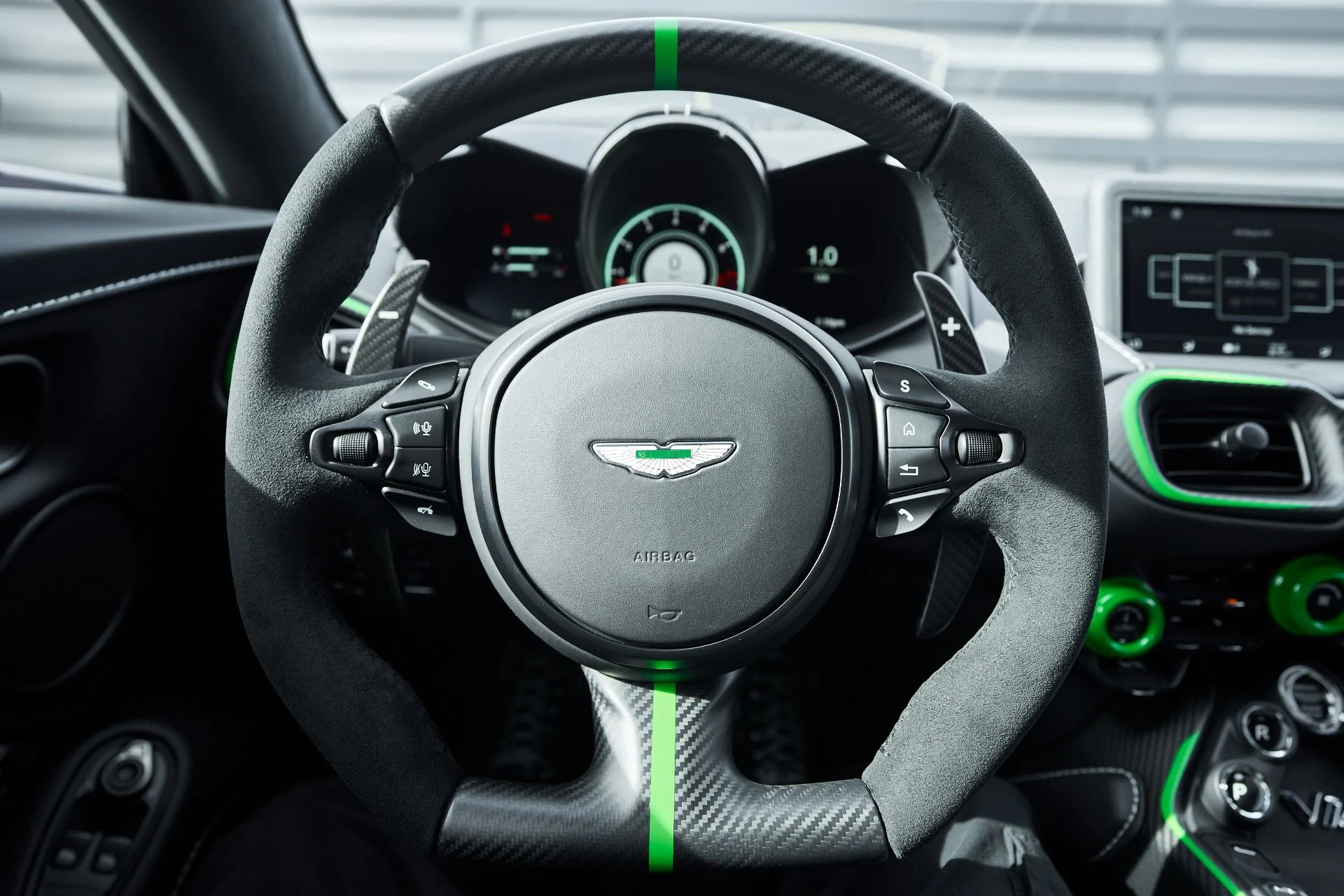 mph044_704489001_Used_2023_Aston_Martin_Vantage_Base_1762913663_e97b357ecc