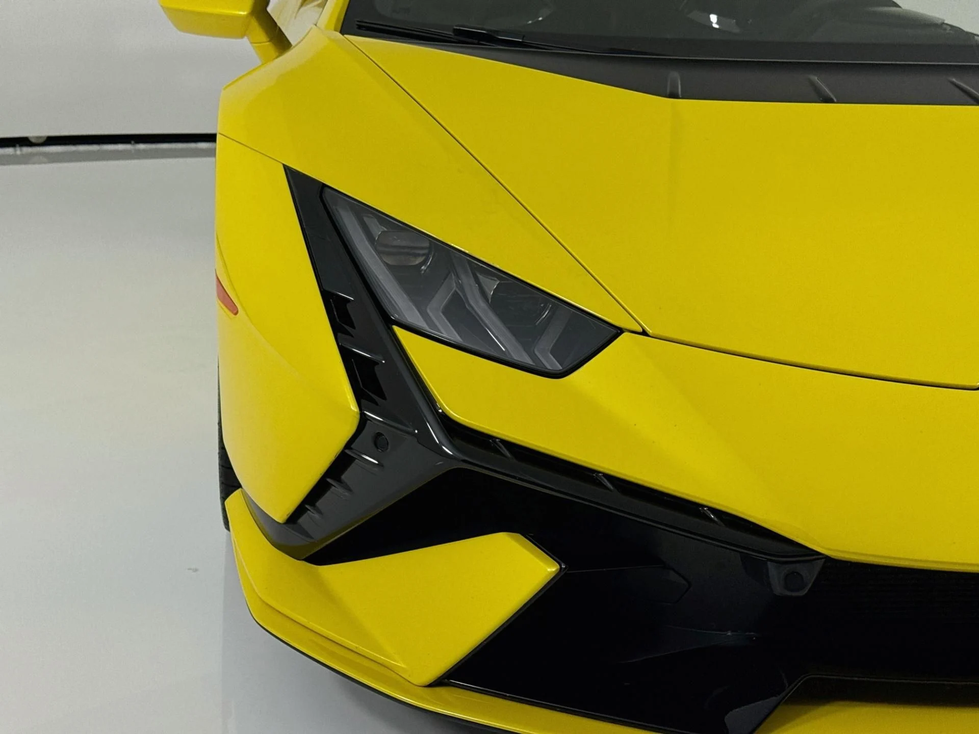 mph044_706864430_Used_2023_Lamborghini_Huracan_Tecnica_1793401531_6603a67605