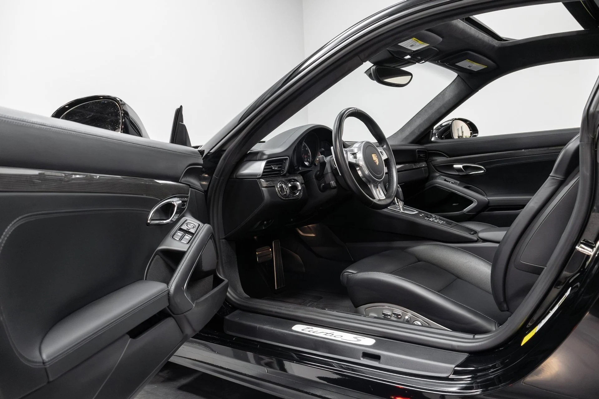 mph044_726813527_Used_2015_Porsche_911_Turbo_S_1761834686_7780799568