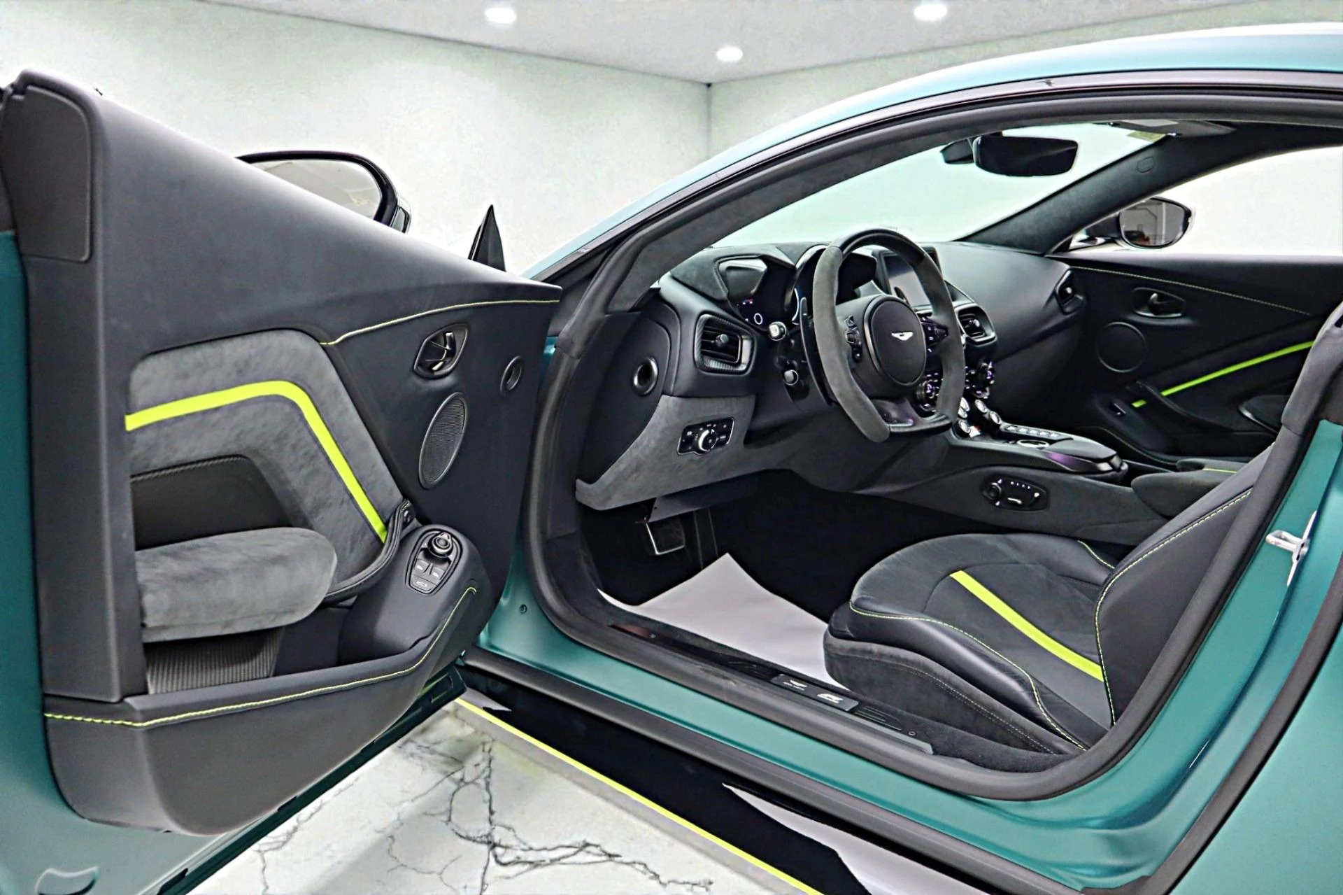 mph044_730854816_Used_2023_Aston_Martin_Vantage_F1_EDITION_bfbf985c6d