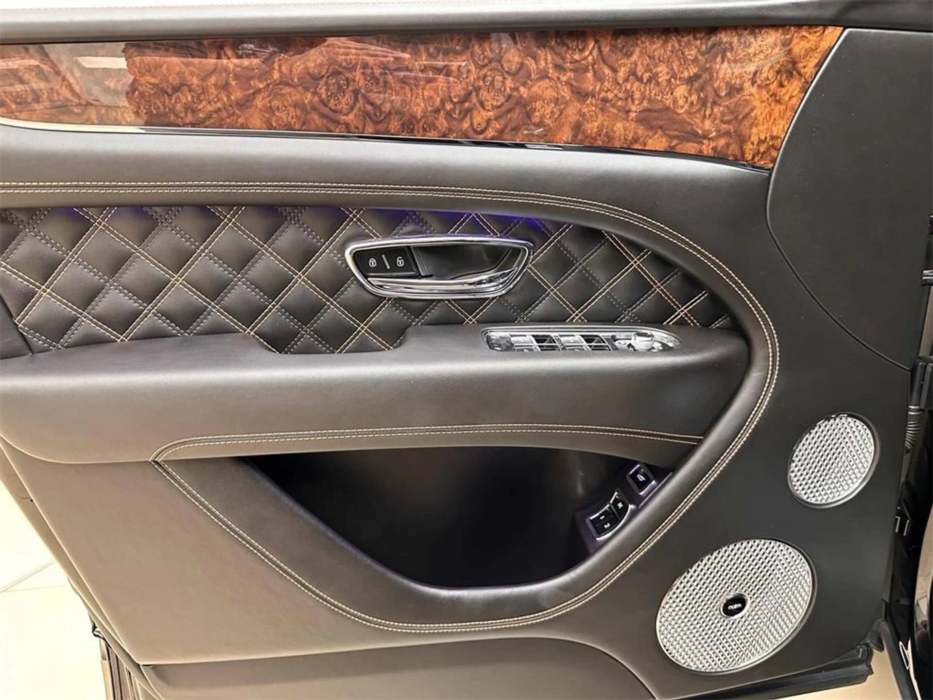 mph044_741480439_Used_2021_Bentley_Bentayga_V8_1715724624_916204c937