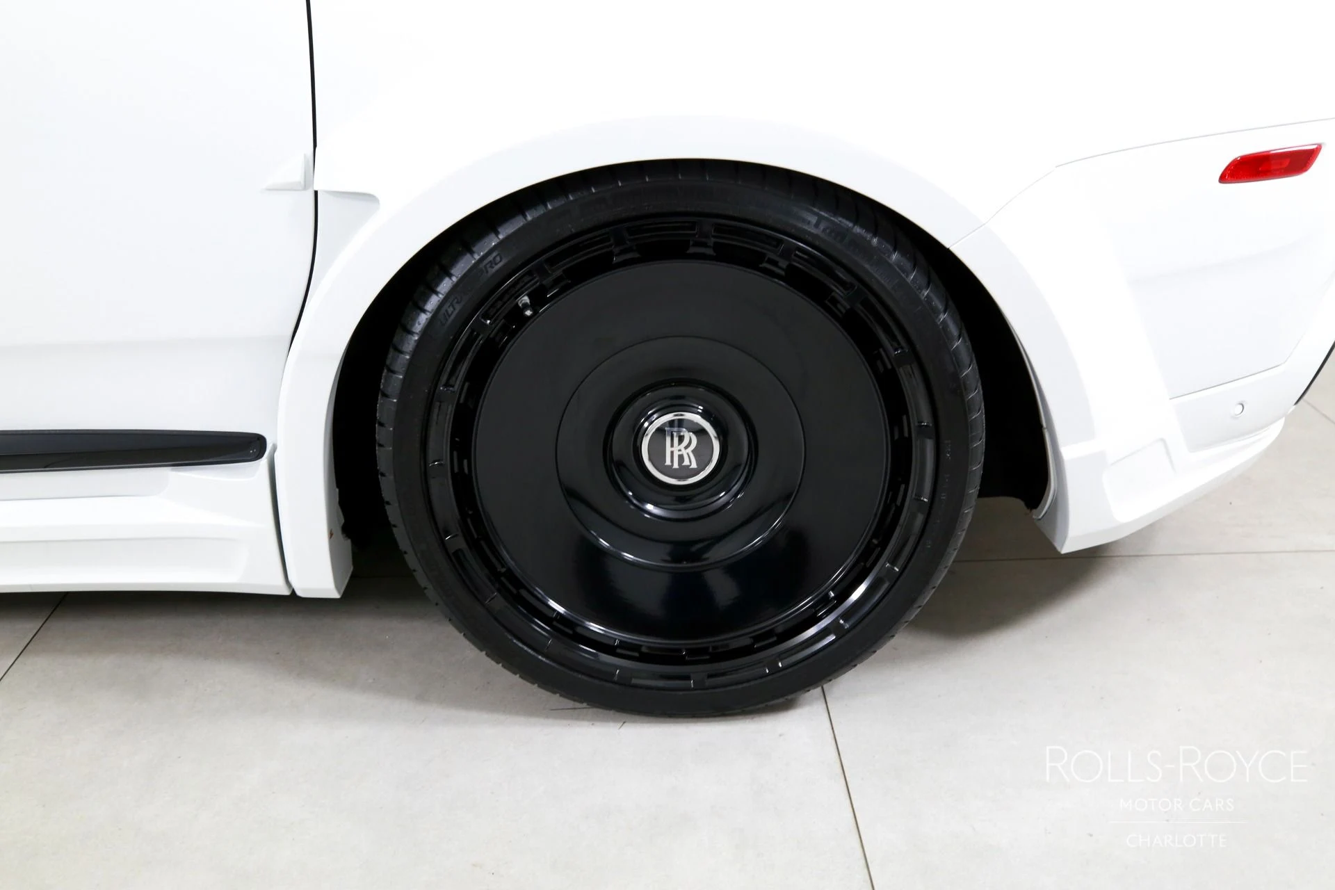mph044_75224678_Used_2024_Rolls_Royce_Cullinan_1751554299_ba405334ec