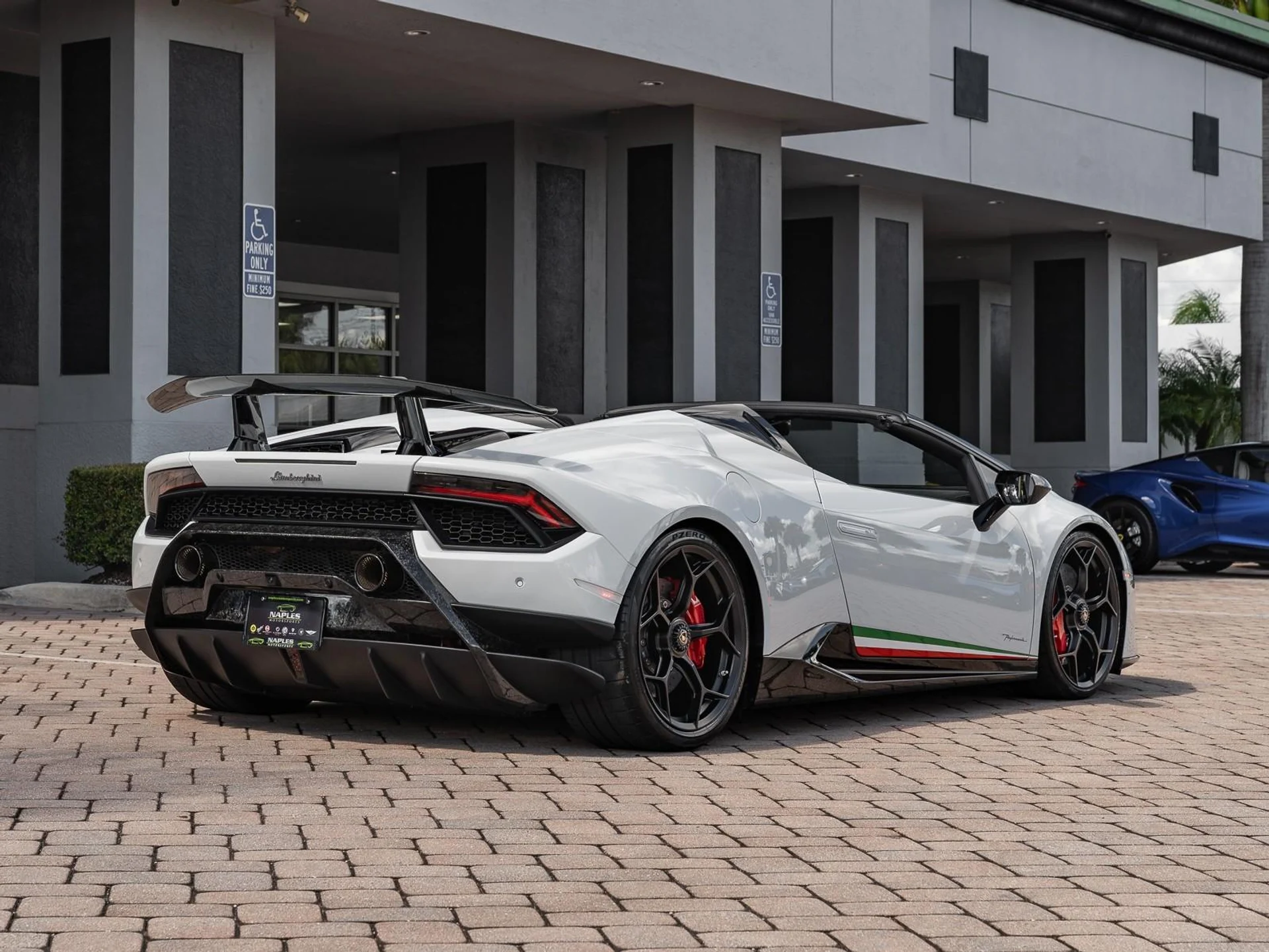mph044_754304497_Used_2018_Lamborghini_Huracan_Performante_Spyder_1761599164_6da04663c5