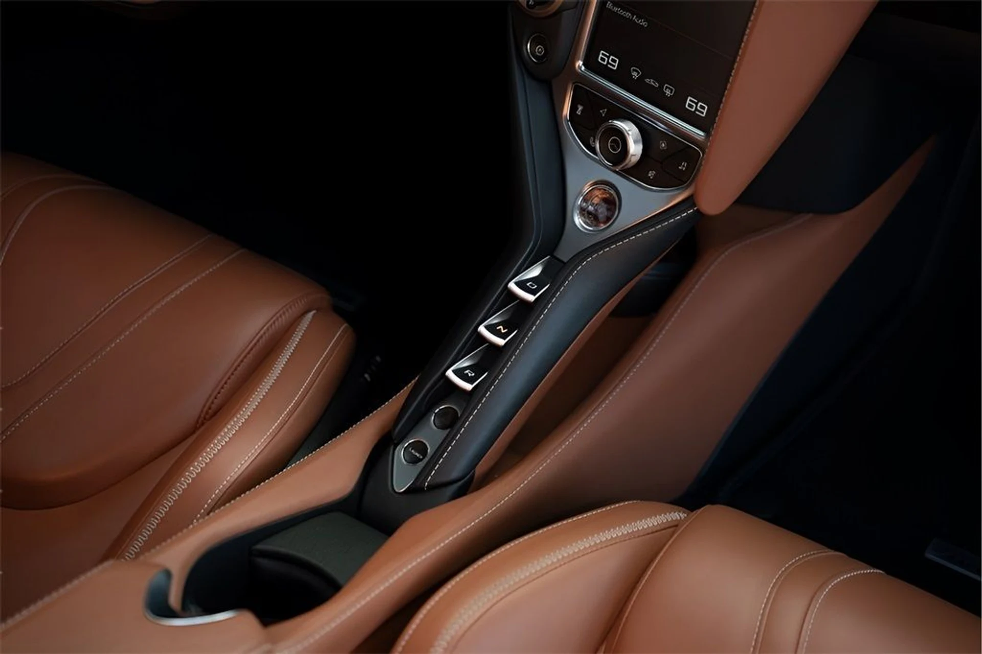 mph044_770948489_image_46_2351d0b32e