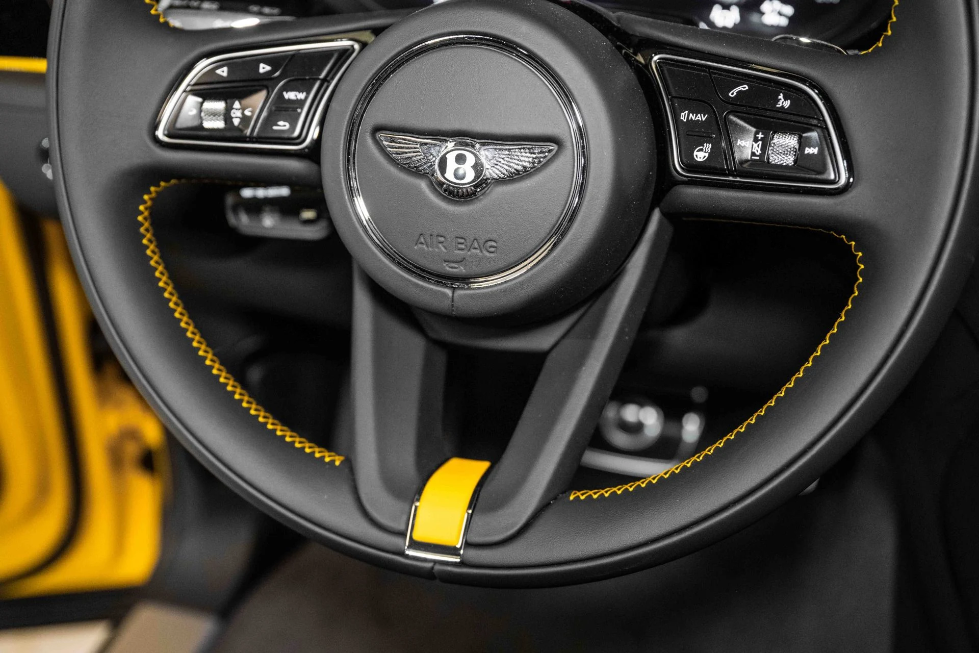 mph044_773681184_Used_2024_Bentley_Bentayga_Azure_V8_1721581484_6af0df0160