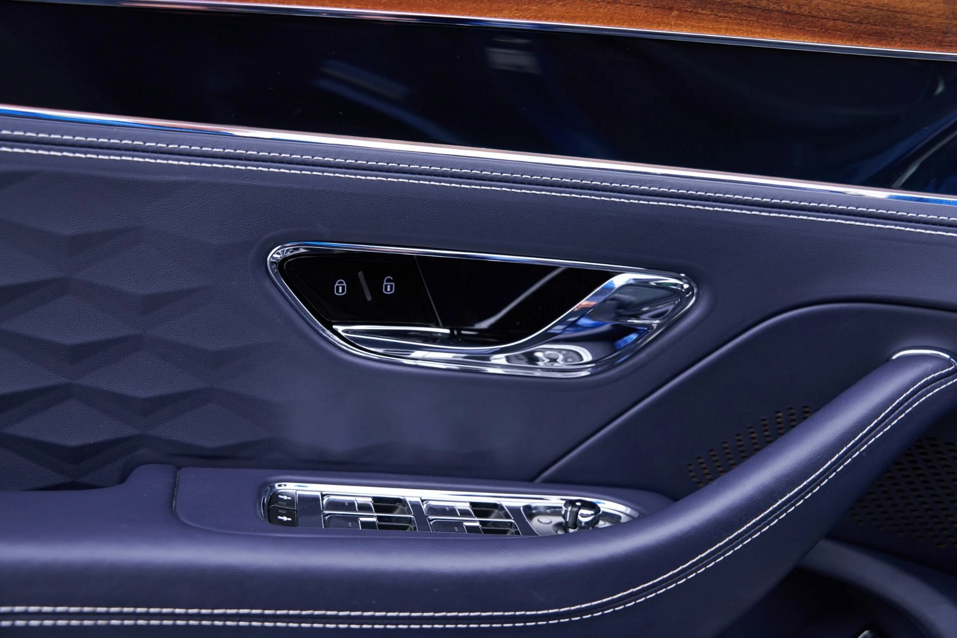 mph044_784858556_Used_2025_Bentley_Flying_Spur_Speed_1792601229_bd3356f974