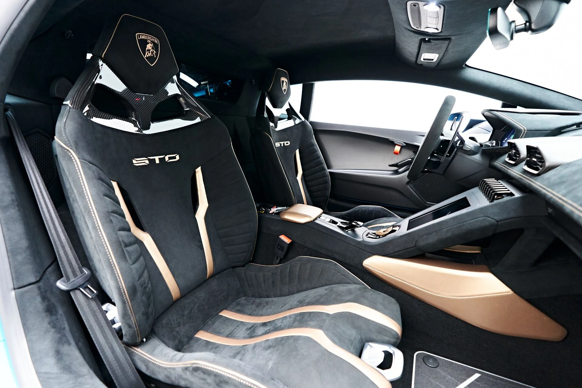 mph044_804319210_Used_2022_Lamborghini_Huracan_STO_Base_1732754503_12c2f88b1a