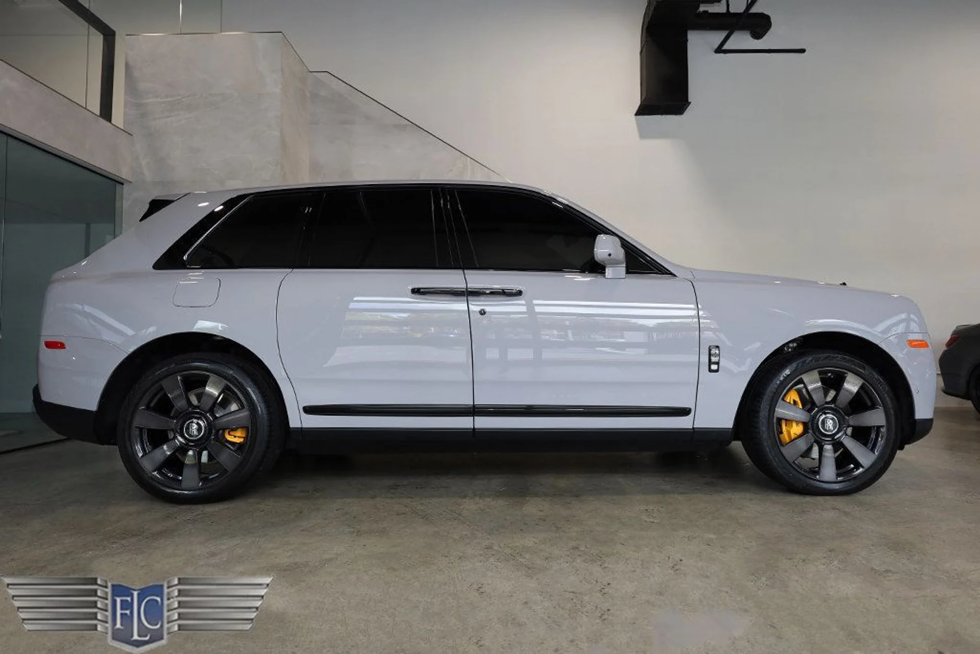 mph044_859514625_used_2024_rolls_royce_cullinan_blackbadgesportutility_9689_22957854_45_1024_910af33c9e