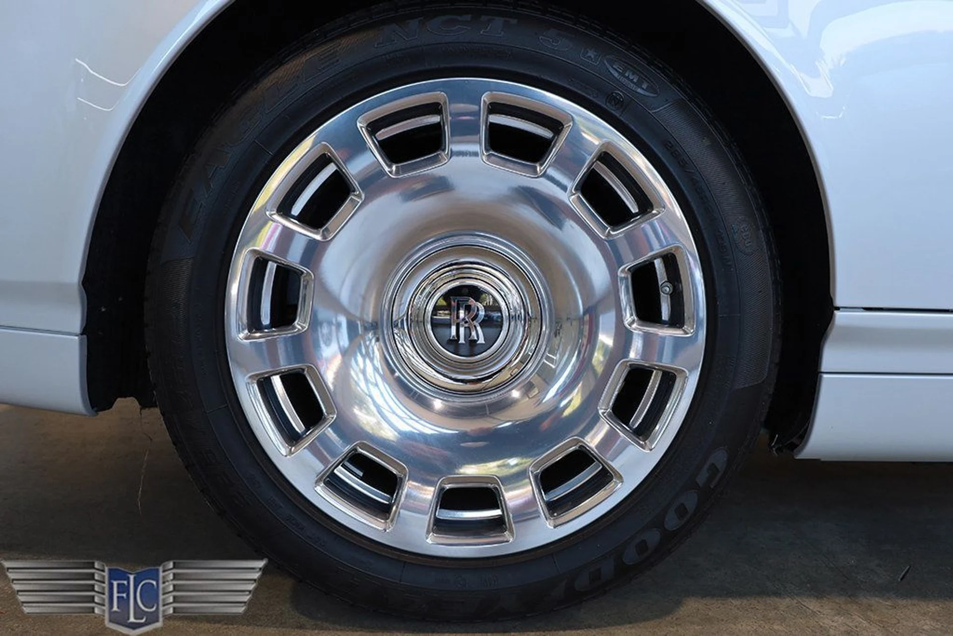 mph044_869035791_used_2017_rolls_royce_phantom_dropheadcoupe_9689_22945304_45_1024_cb4c4c3fc6