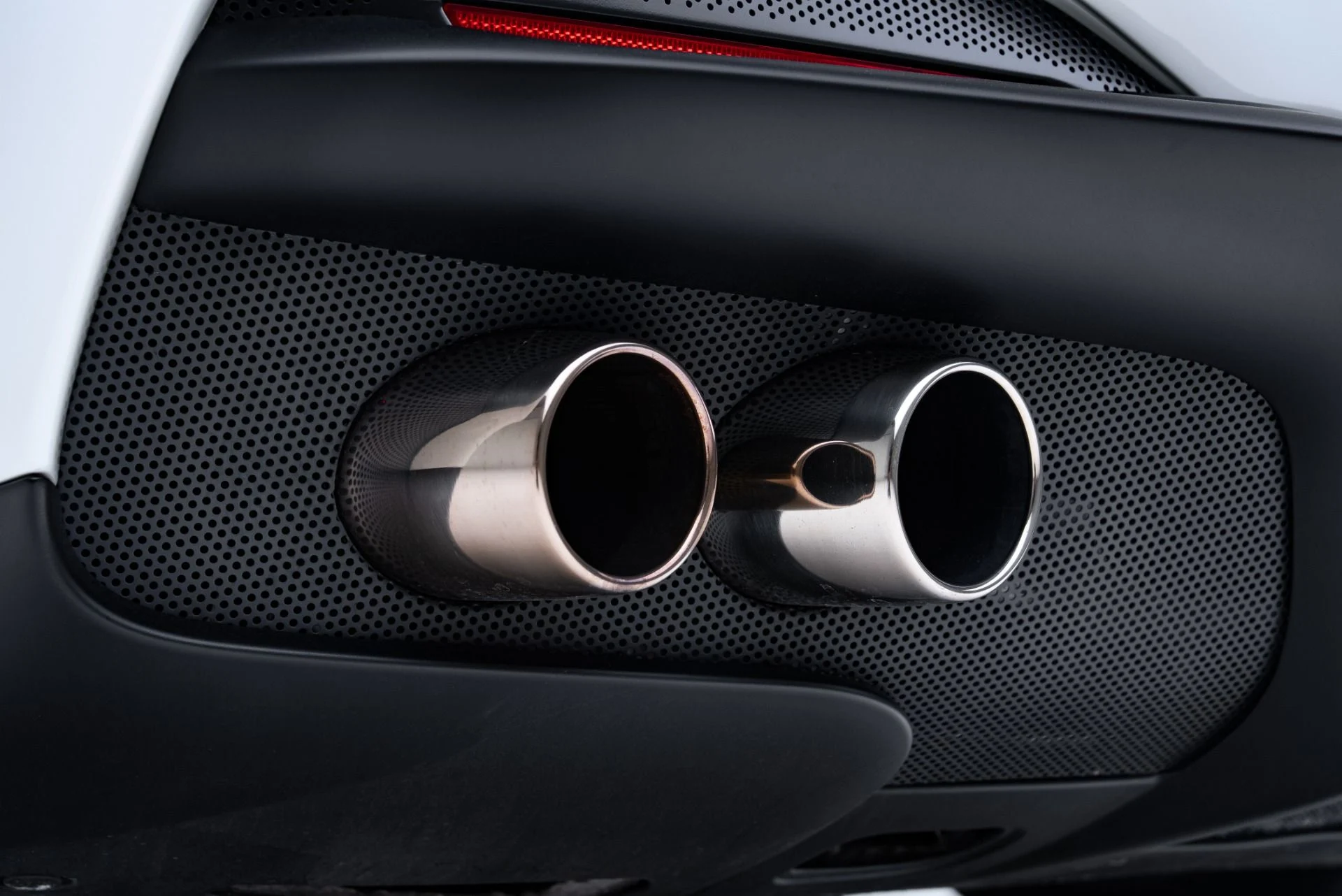 mph044_88535494_Used_2022_Ferrari_Portofino_M_1773357506_f6ee34103e