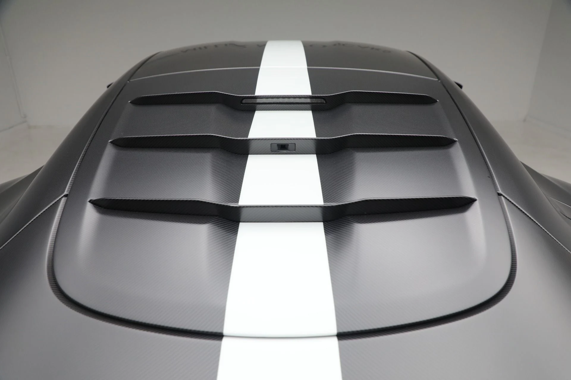 mph044_890165383_New_2024_Aston_Martin_Valour_ae43cd19ad