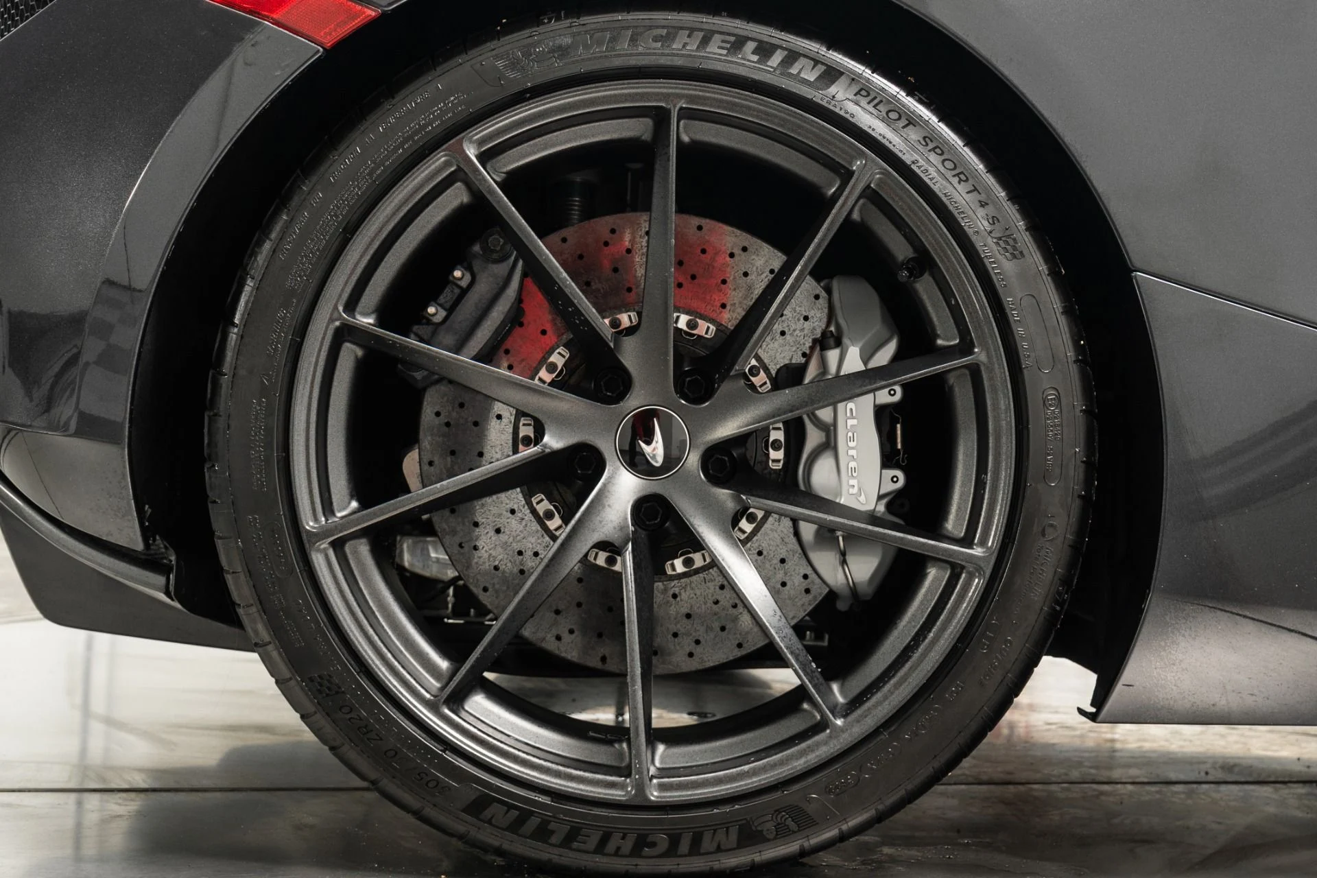 mph044_893871745_Used_2019_Mc_Laren_720_S_Luxury_MSO_paint_color_Gorilla_Glass_Roof_Carbon_Packs_1_and_2_1765568029_bfbcf0d946