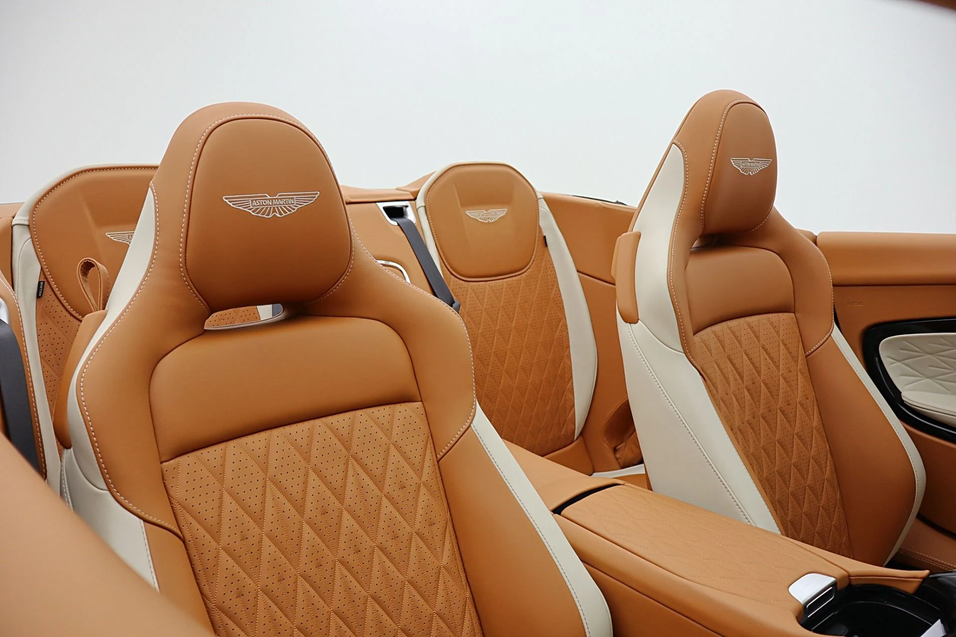 mph044_905509643_New_2026_Aston_Martin_DB_12_Volante_d21fdb4c69