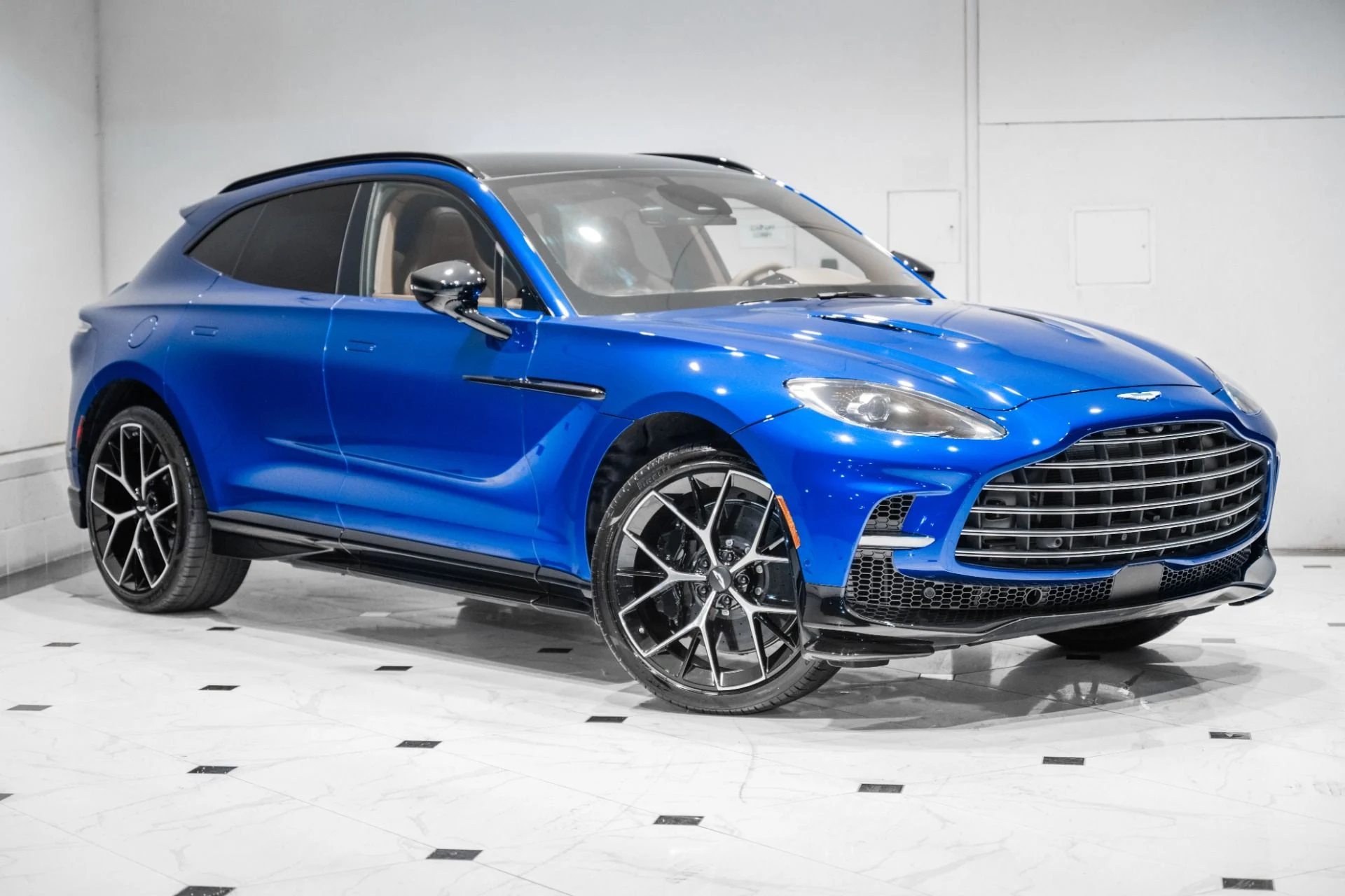 mph044_93942548_New_2026_Aston_Martin_DBX_707_1780939775_ad5c247d03