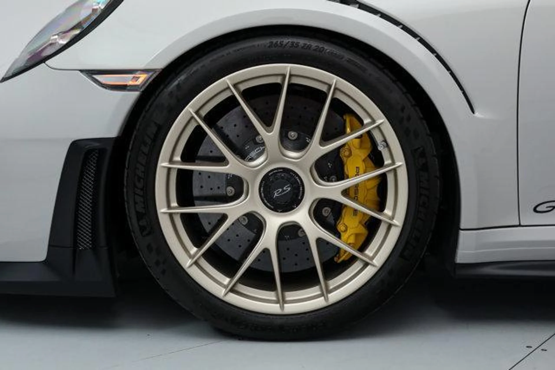 mph044_947241074_Svn_s9_MY_Ij4_HKS_Z5jgz_swq04_a92ed52b2b