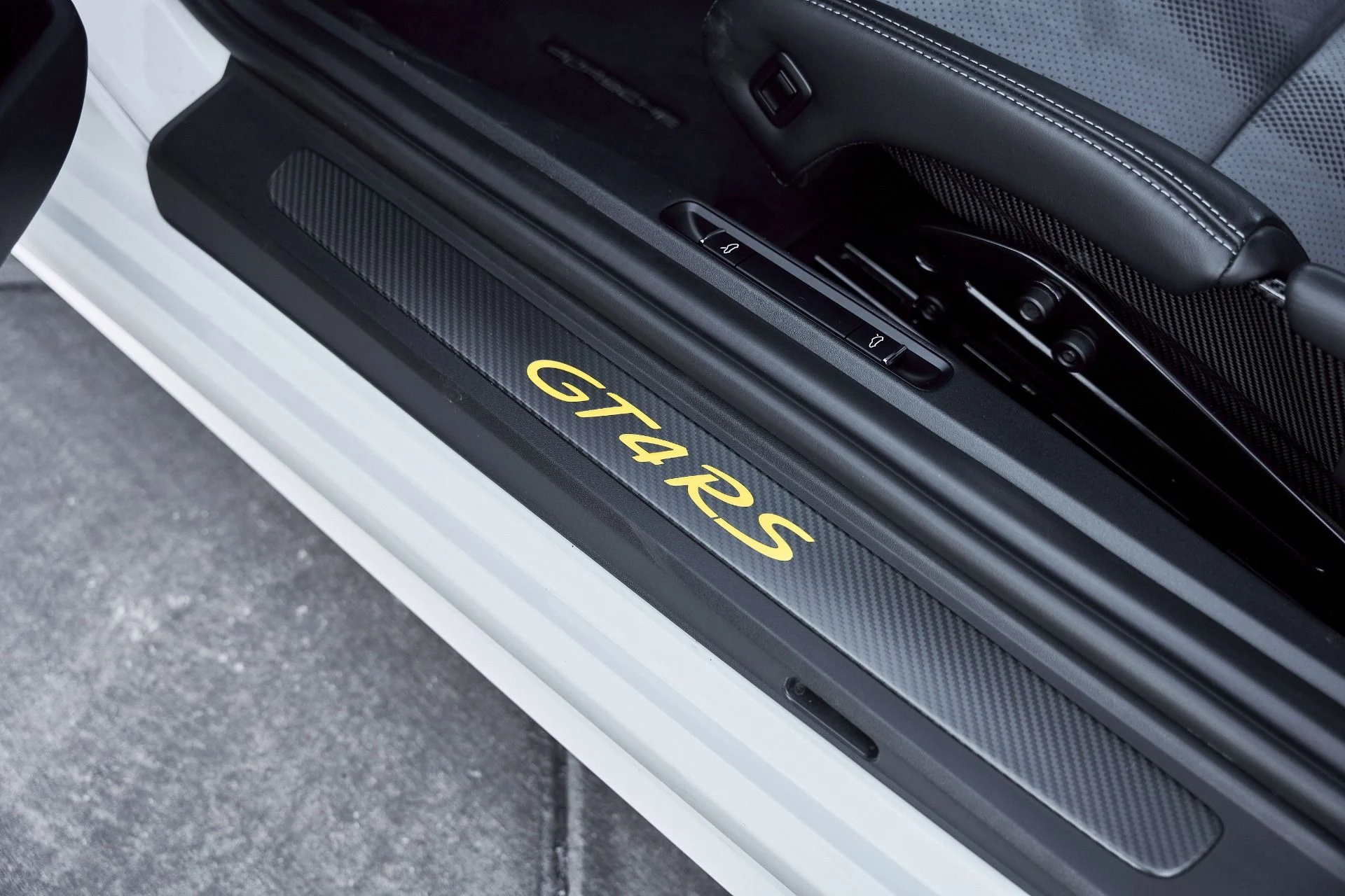 mph044_959312150_Used_2024_Porsche_718_Cayman_GT_4_RS_1766514216_25f290c194